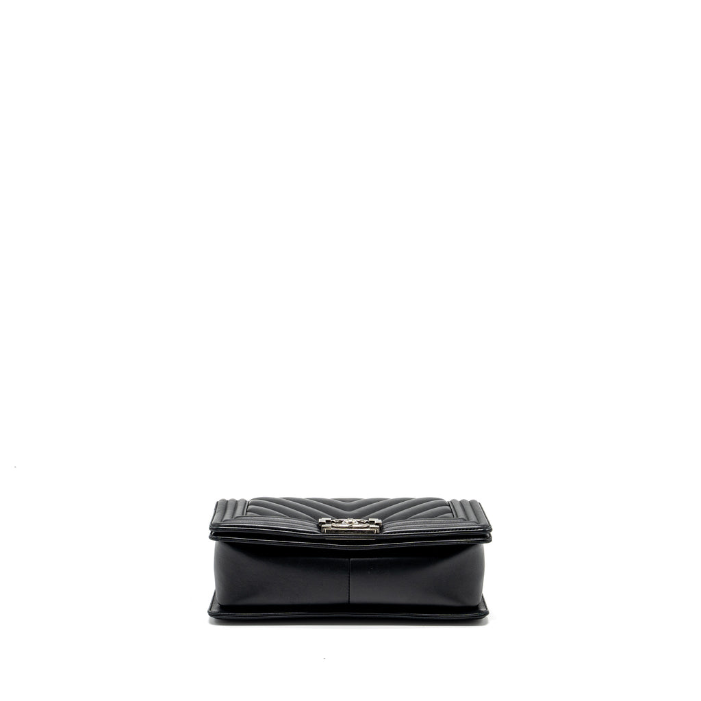 CHANEL MEDIUM CHEVRON BOY BAG LAMBSKIN BLACK RUTHENIUM HARDWARE