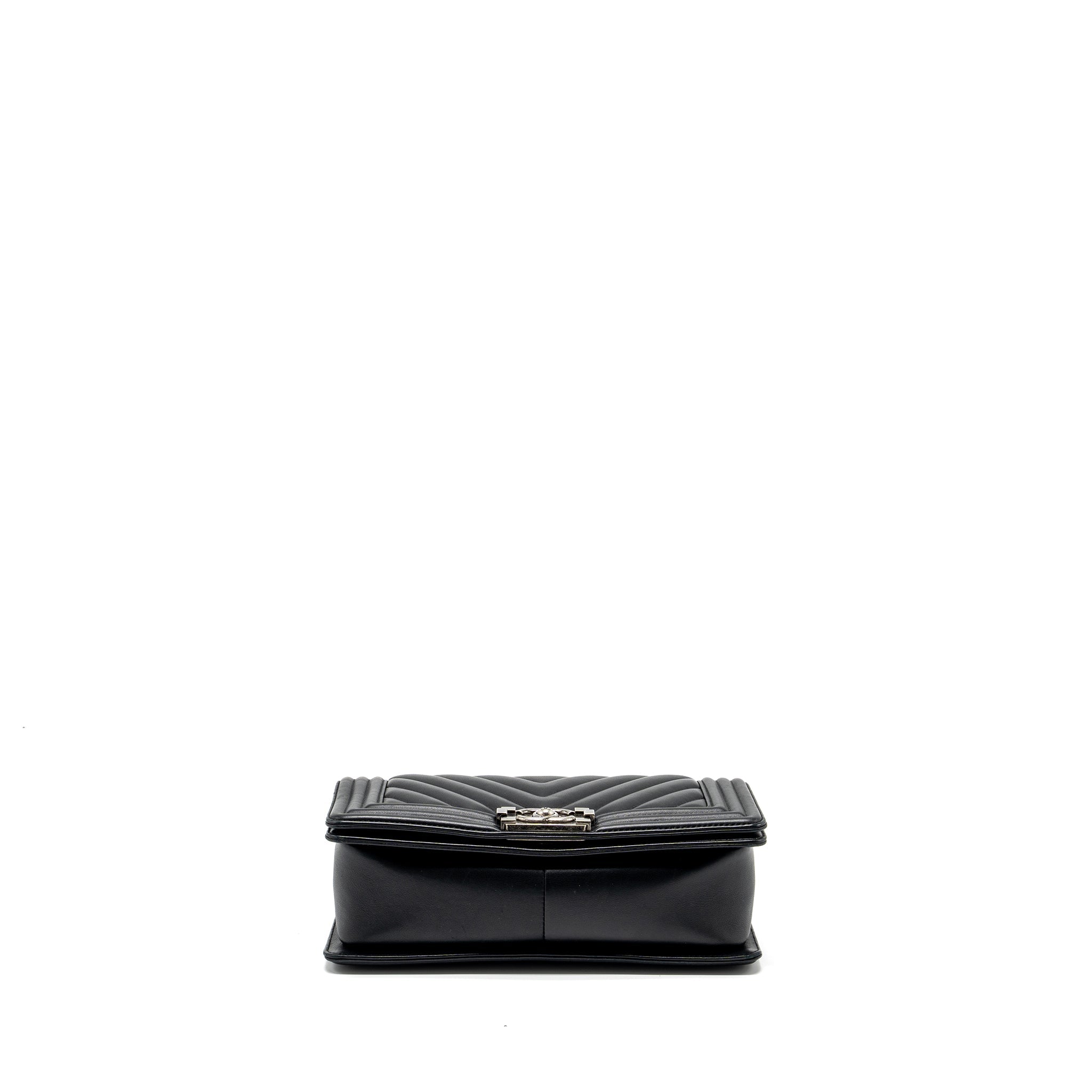 CHANEL MEDIUM CHEVRON BOY BAG LAMBSKIN BLACK RUTHENIUM HARDWARE