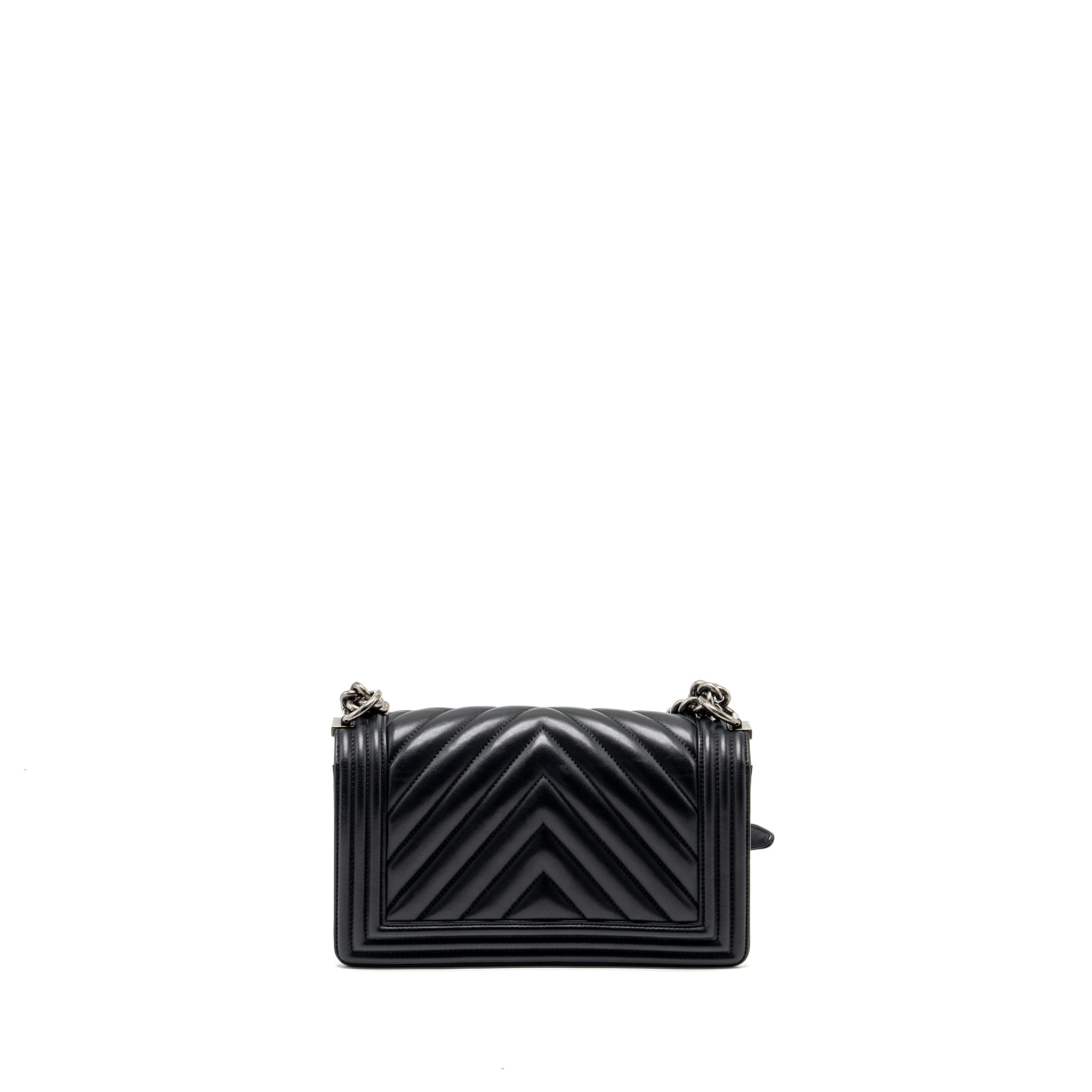 CHANEL MEDIUM CHEVRON BOY BAG LAMBSKIN BLACK RUTHENIUM HARDWARE
