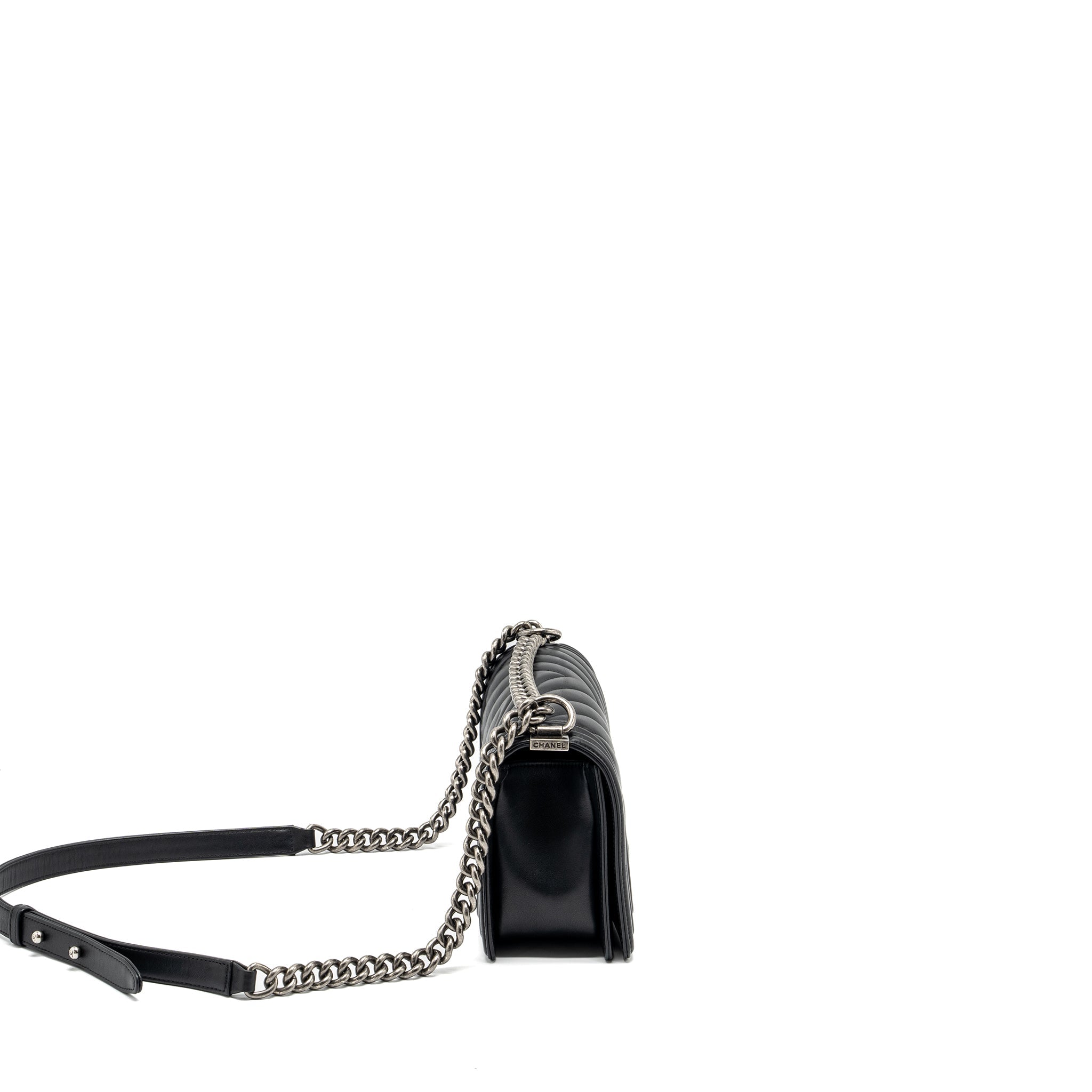 CHANEL MEDIUM CHEVRON BOY BAG LAMBSKIN BLACK RUTHENIUM HARDWARE