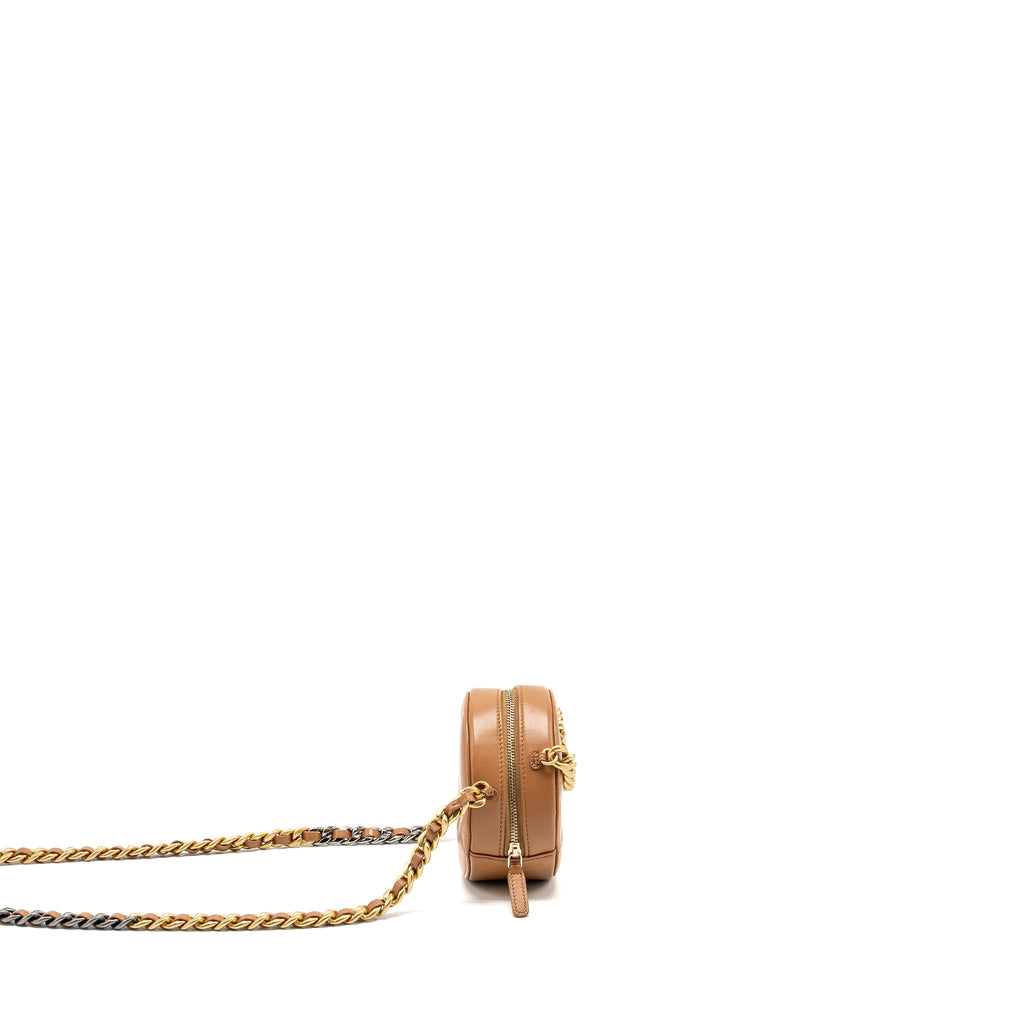 CHANEL 19 ROUND CLUTCH WITH CHAIN LAMBSKIN CARAMEL MULTICOLOUR HARDWARE (MICROCHIP)