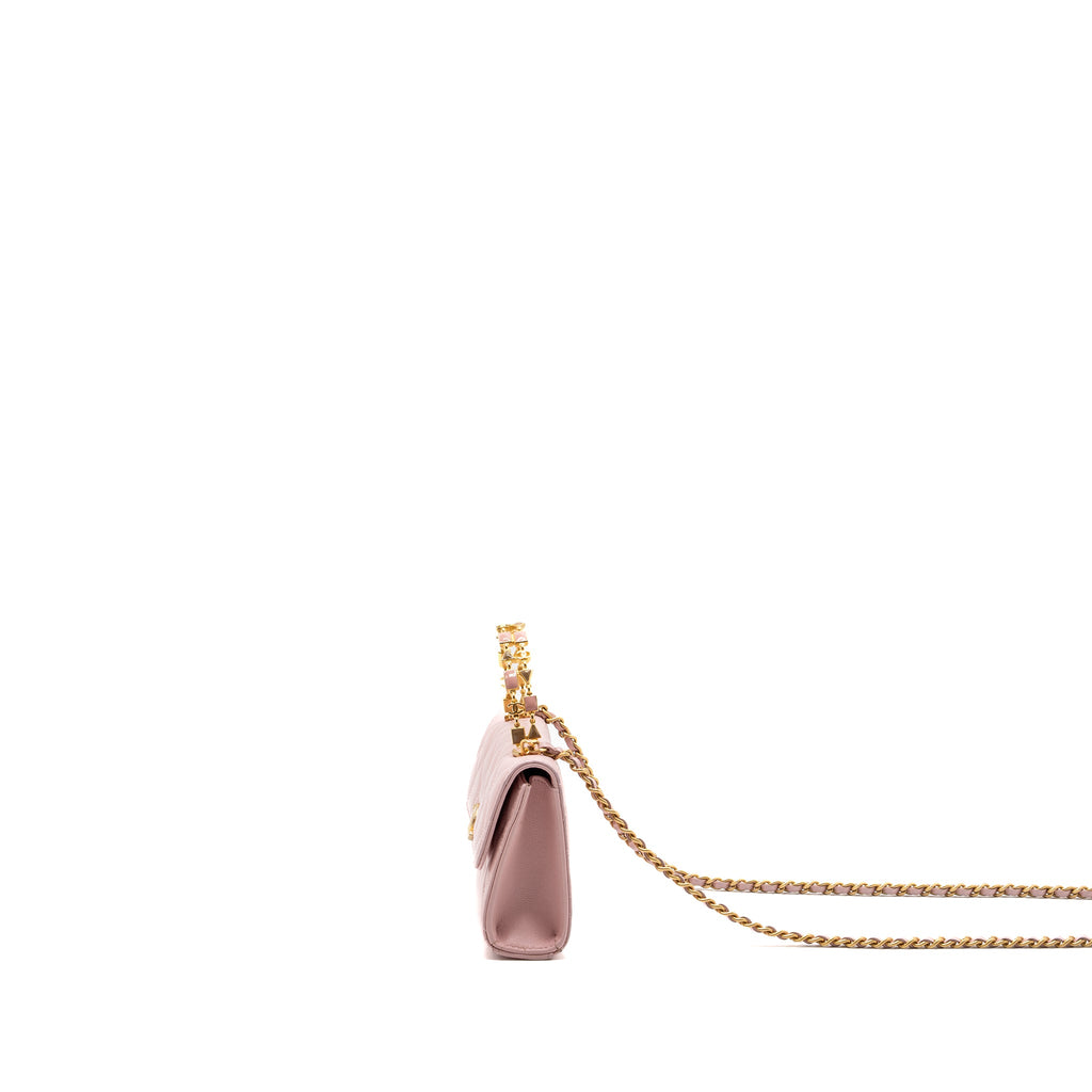 CHANEL 22B FLAP BAG WITH ENAMEL TOP HANDLE LAMBSKIN LIGHT PINK GHW (MICROCHIP)