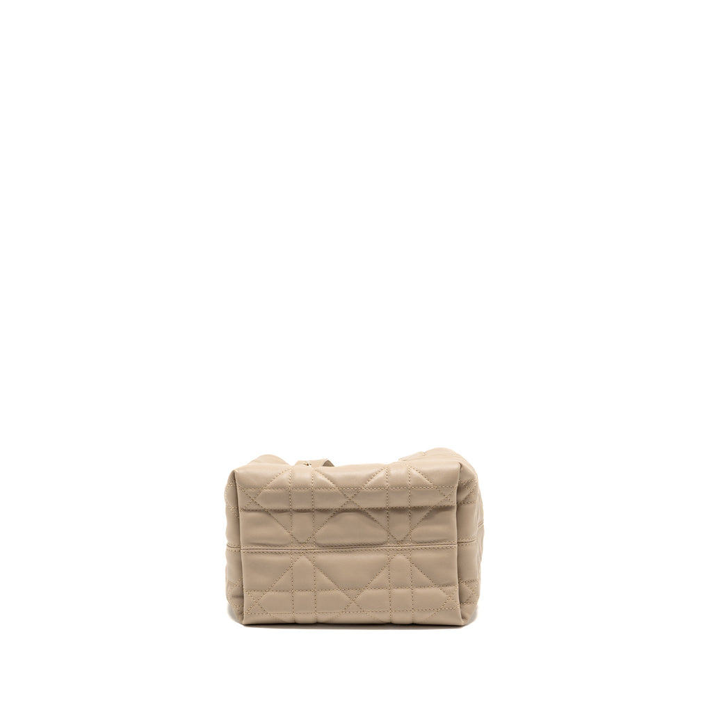 DIOR SMALL DIOR TOUJOURS VERTICAL TOTE BAG MACROCANNAGE CALFSKIN POWDER BEIGE LGHW