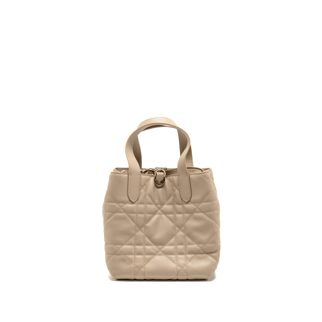 DIOR SMALL DIOR TOUJOURS VERTICAL TOTE BAG MACROCANNAGE CALFSKIN POWDER BEIGE LGHW
