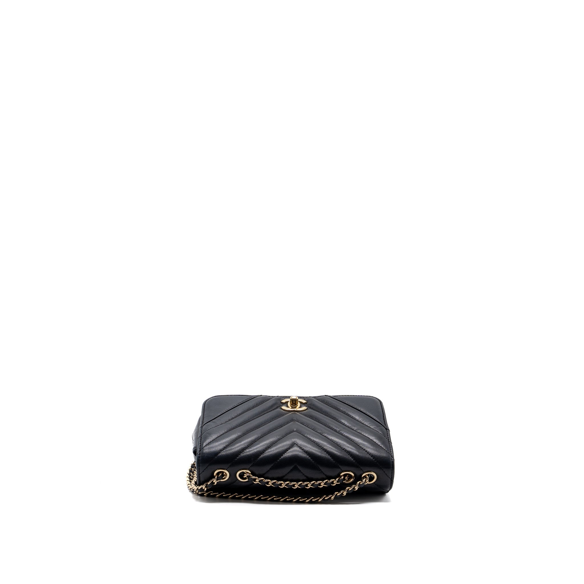 CHANEL CHEVRON FLAP BAG CALFSKIN BLACK GHW