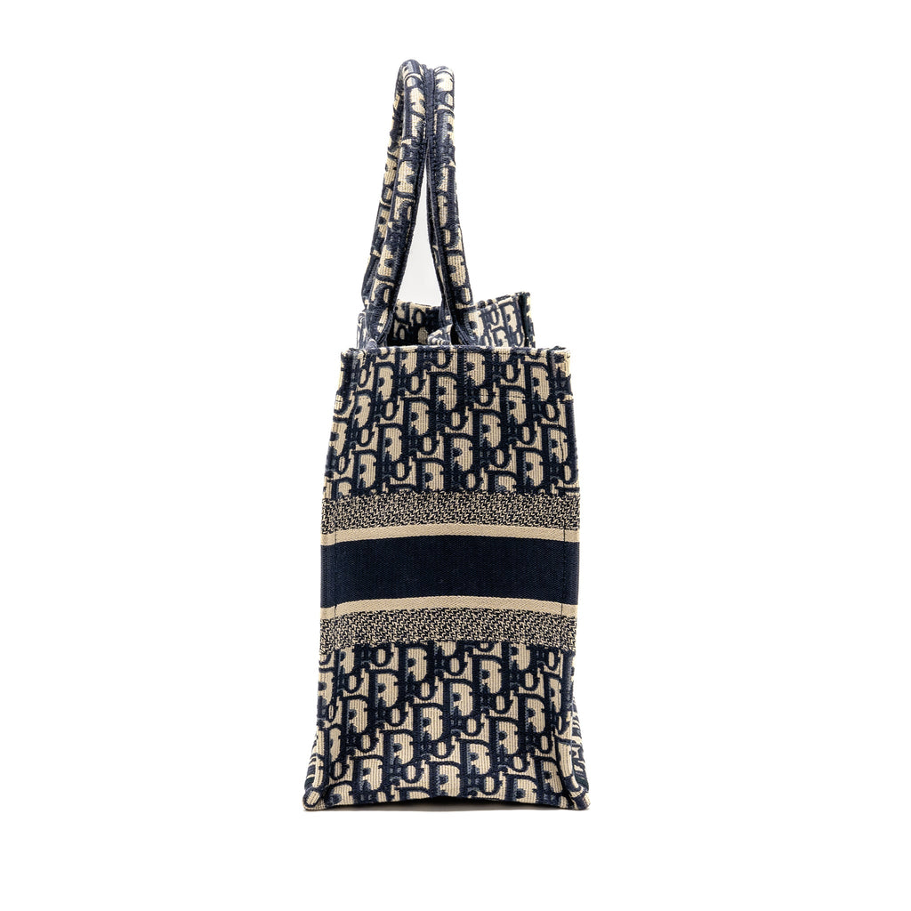 DIOR MEDIUM DIOR BOOK TOTE DIOR OBLIQUE EMBROIDERY ECRU/BLUE