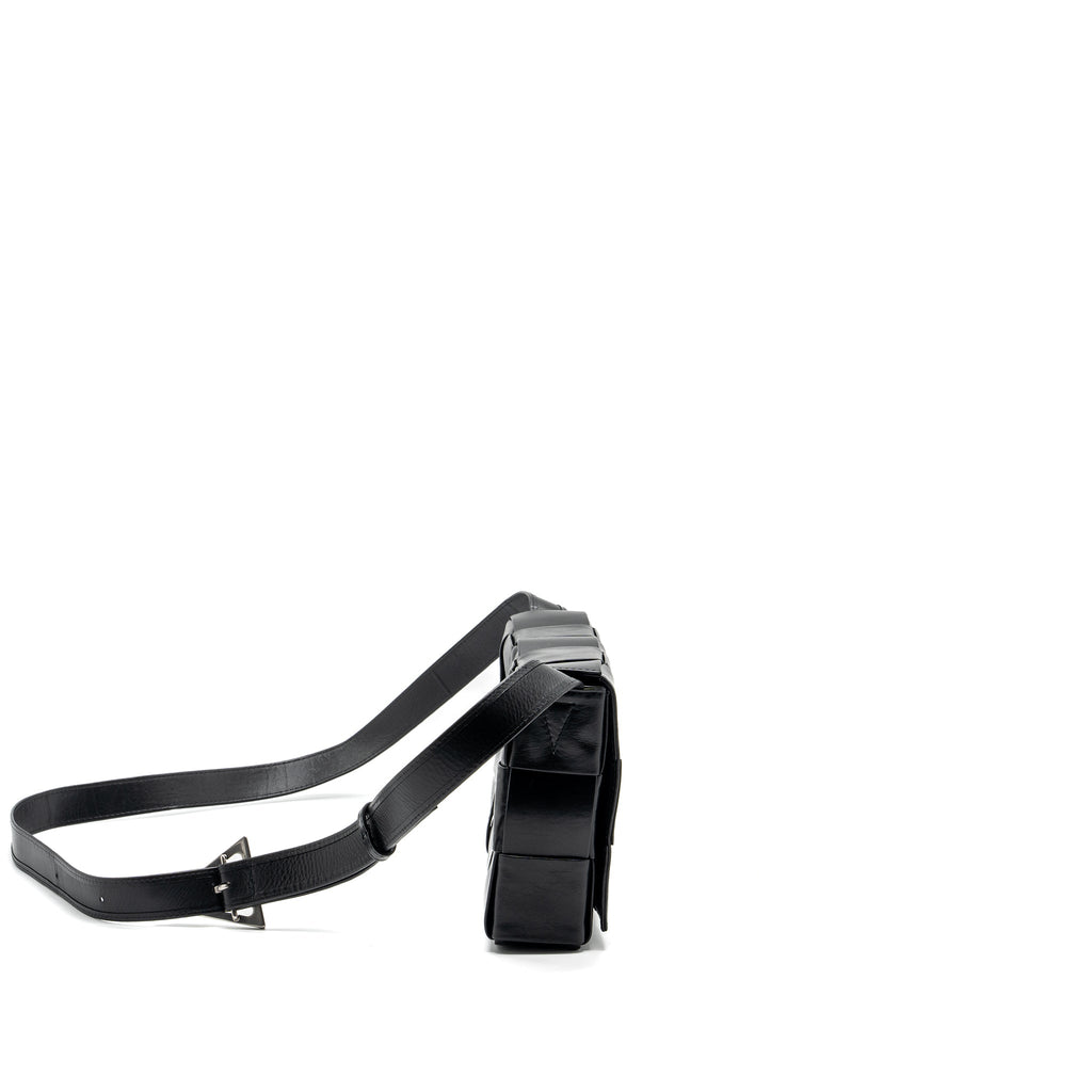 BOTTEGA VENETA SMALL CASSETTE BAG LAMBSKIN BLACK SHW