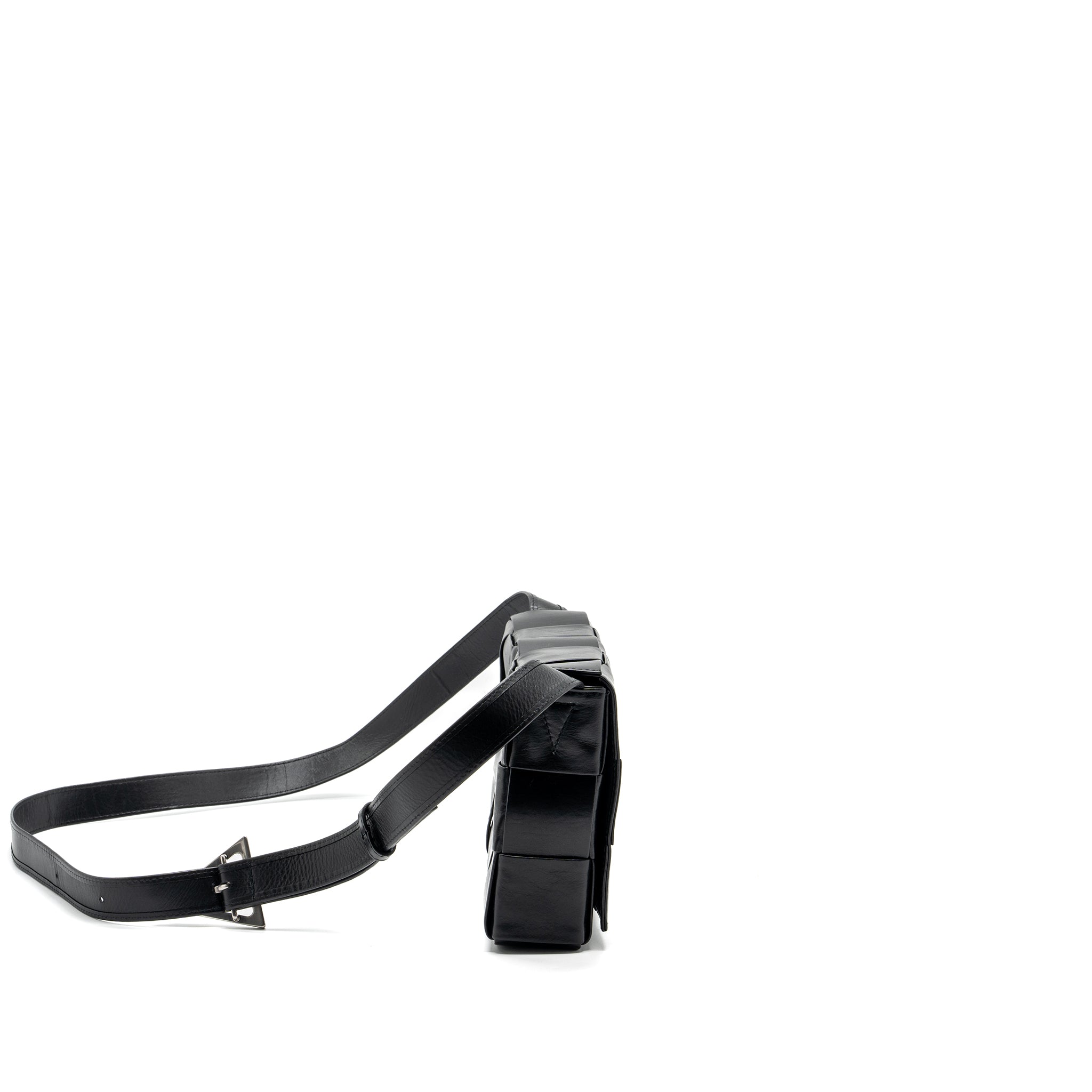BOTTEGA VENETA SMALL CASSETTE BAG LAMBSKIN BLACK SHW