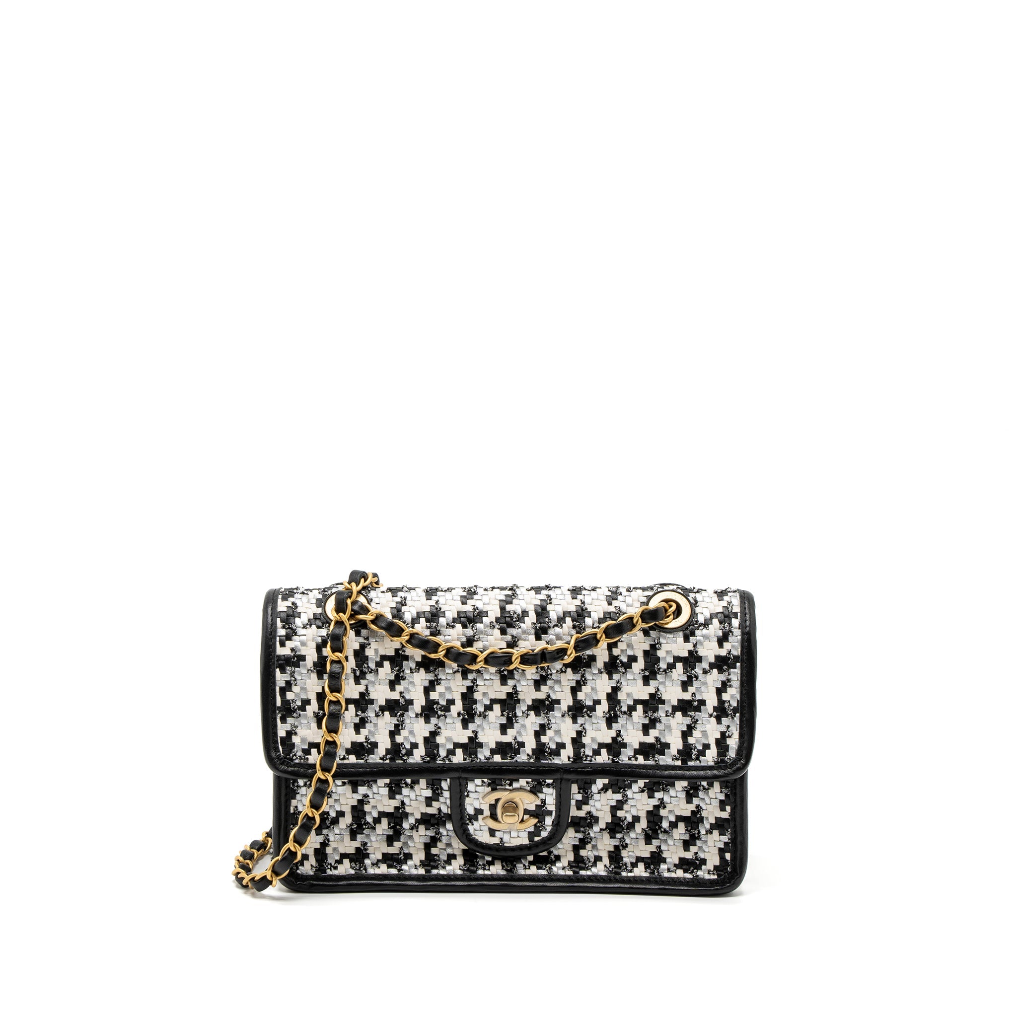 CHANEL 23C HOUNDSTOOTH WEAVING FLAP BAG TWEED/LAMBSKIN BLACK/WHITE BRUSHED GHW (MICROCHIP)