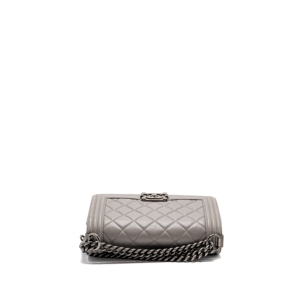 CHANEL MEDIUM BOY BAG CALFSKIN GREY RUTHENIUM SILVER HARDWARE