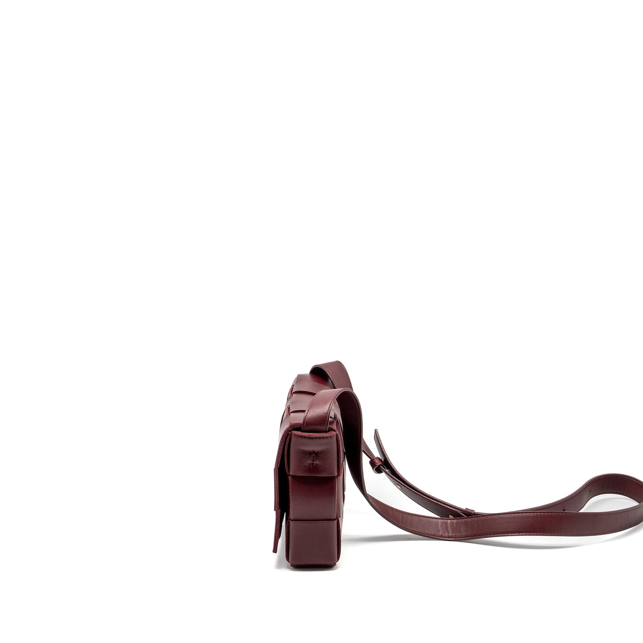 BOTTEGA VENETA CLASSIC CASSETTE BAG LAMBSKIN BURGUNDY GHW