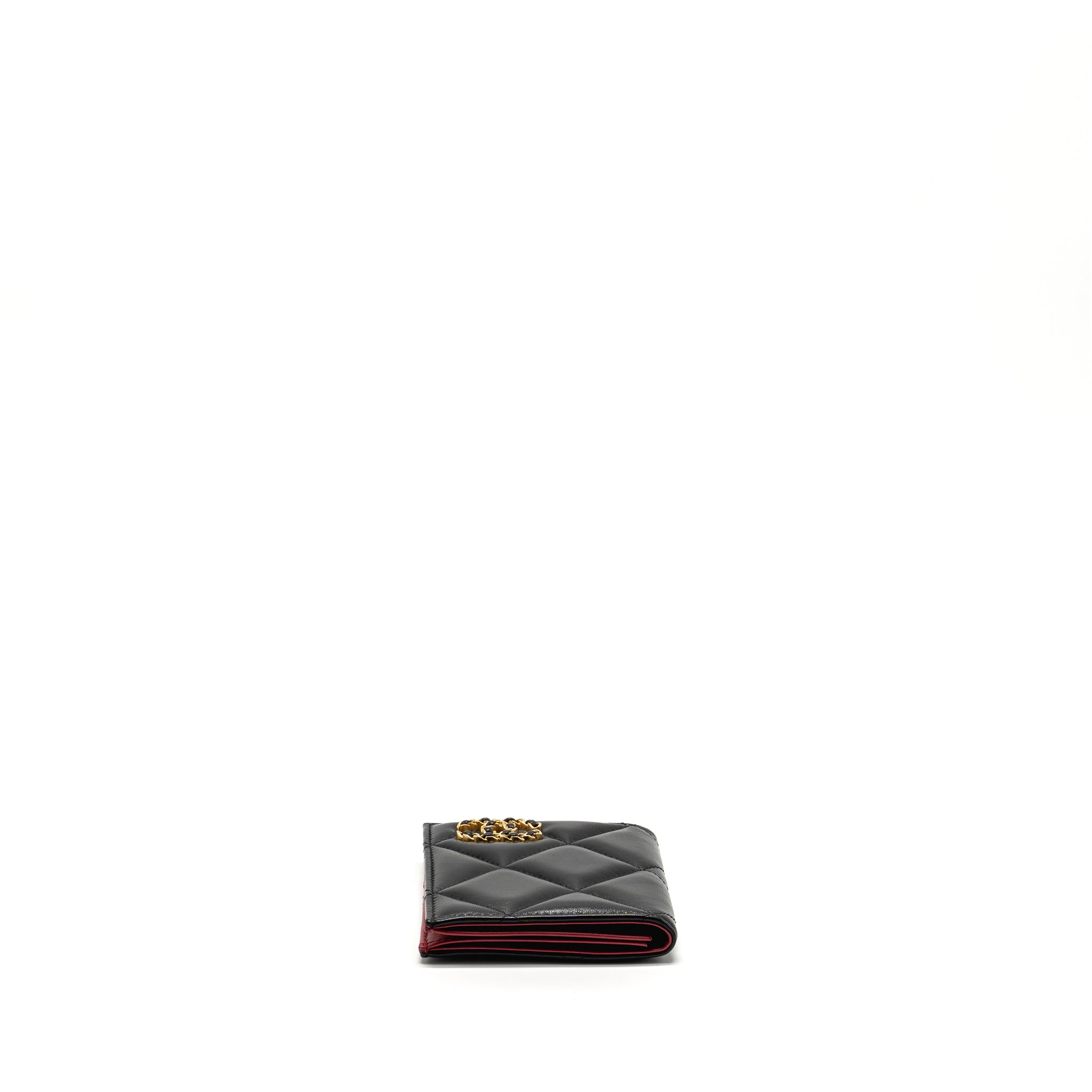 CHANEL 19 PASSPORT HOLDER LAMBSKIN BLACK GHW(MICROCHIP)