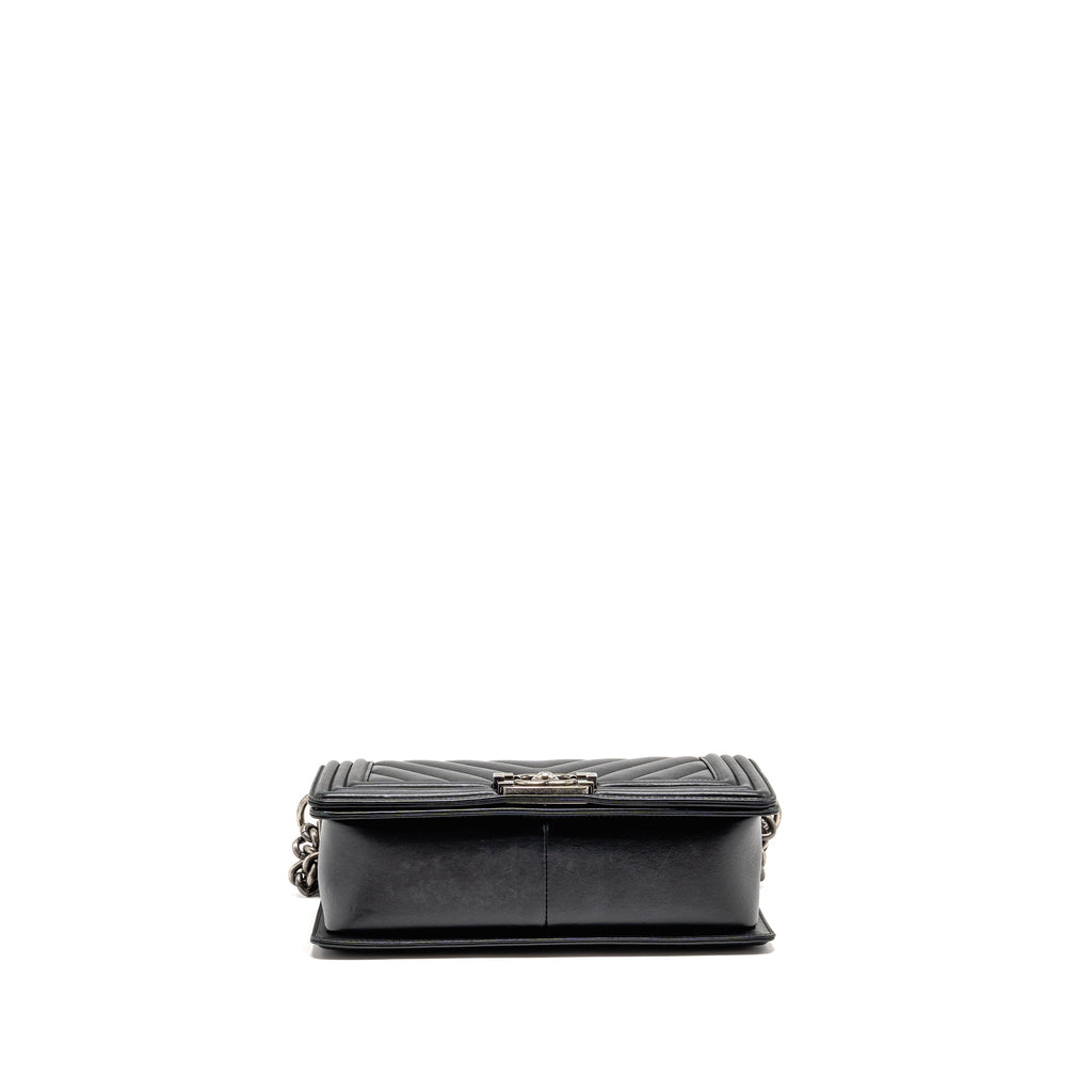 CHANEL CHEVRON MEDIUM BOY BAG CALFSKIN BLACK RUTHENIUM SHW