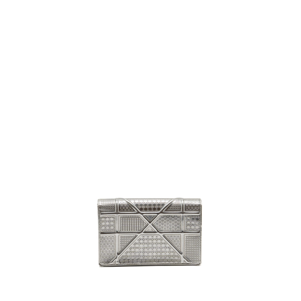 DIOR DIORAMA WALLET ON CHAIN METALLIC PATENT SILVER LGHW
