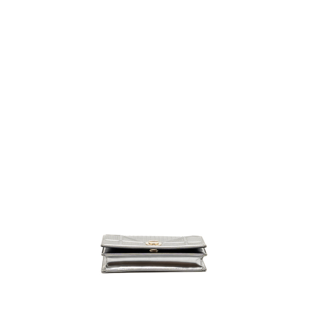DIOR DIORAMA WALLET ON CHAIN METALLIC PATENT SILVER LGHW