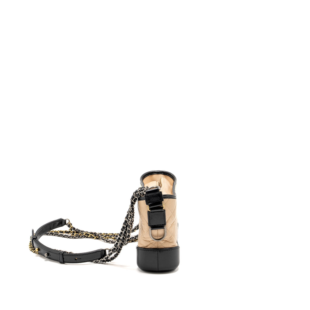 CHANEL SMALL GABRIELLE HOBO BAG AGED CALFSKIN BEIGE / BLACK MULTICOLOUR HARDWARE