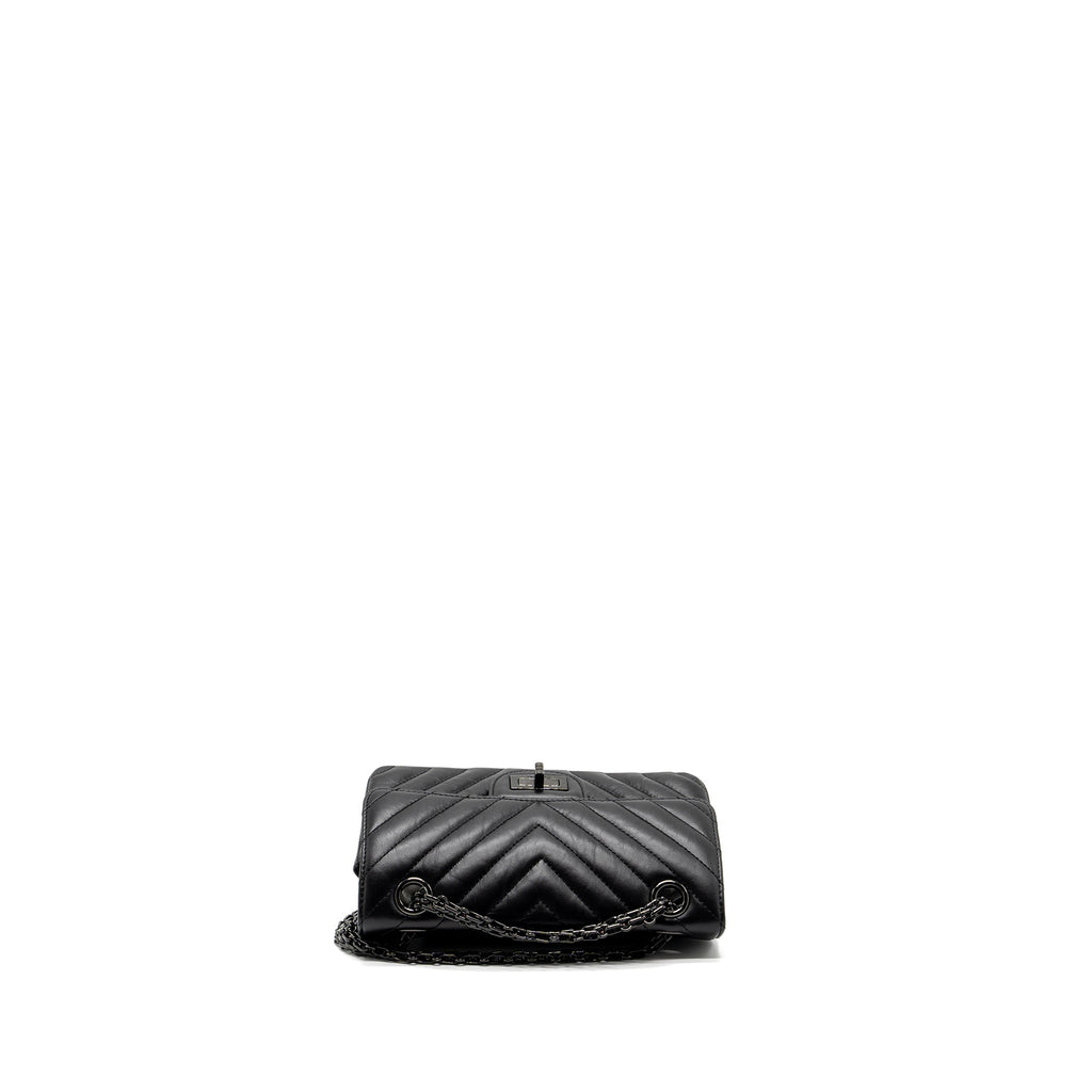 CHANEL MINI 2.55 REISSUE FLAP BAG CHEVRON CALFSKIN SO BLACK (MICROCHIP)