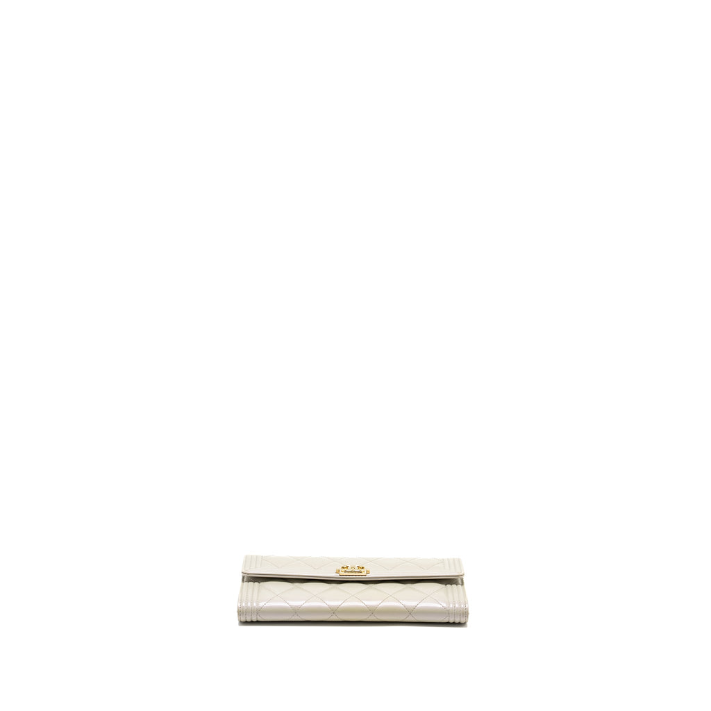 CHANEL BOY LONG WALLET PATENT IRIDESCENT LIGHT GREY LGHW