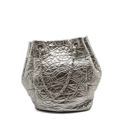 CHANEL VINYL GRAPHIC EDGE TOTE PATENT SILVER SHW