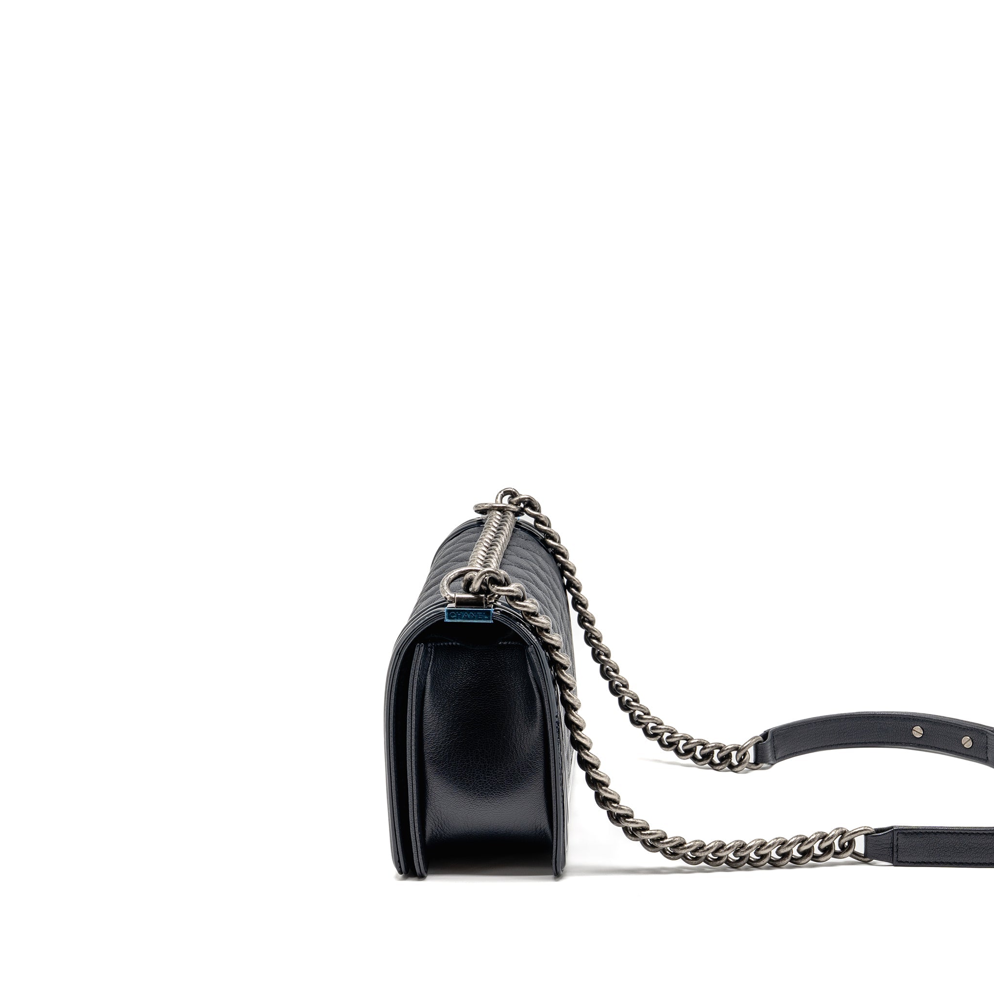 CHANEL MEDIUM BOY BAG GRAINED CALFSKIN NAVY RUTHENIUM HARDWARE