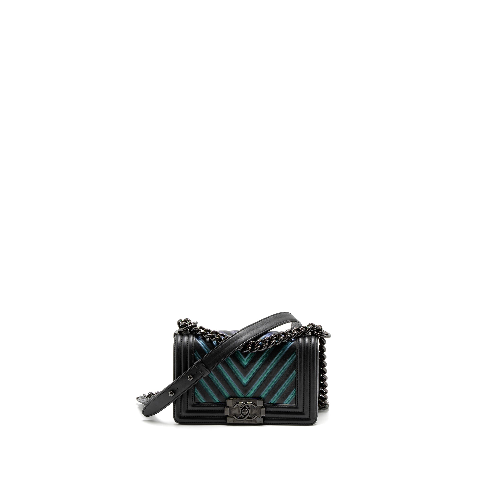 CHANEL SMALL BOY BAG CHEVRON CALFSKIN BLACK/IRIDESCENT BLUE BLACK HARDWARE