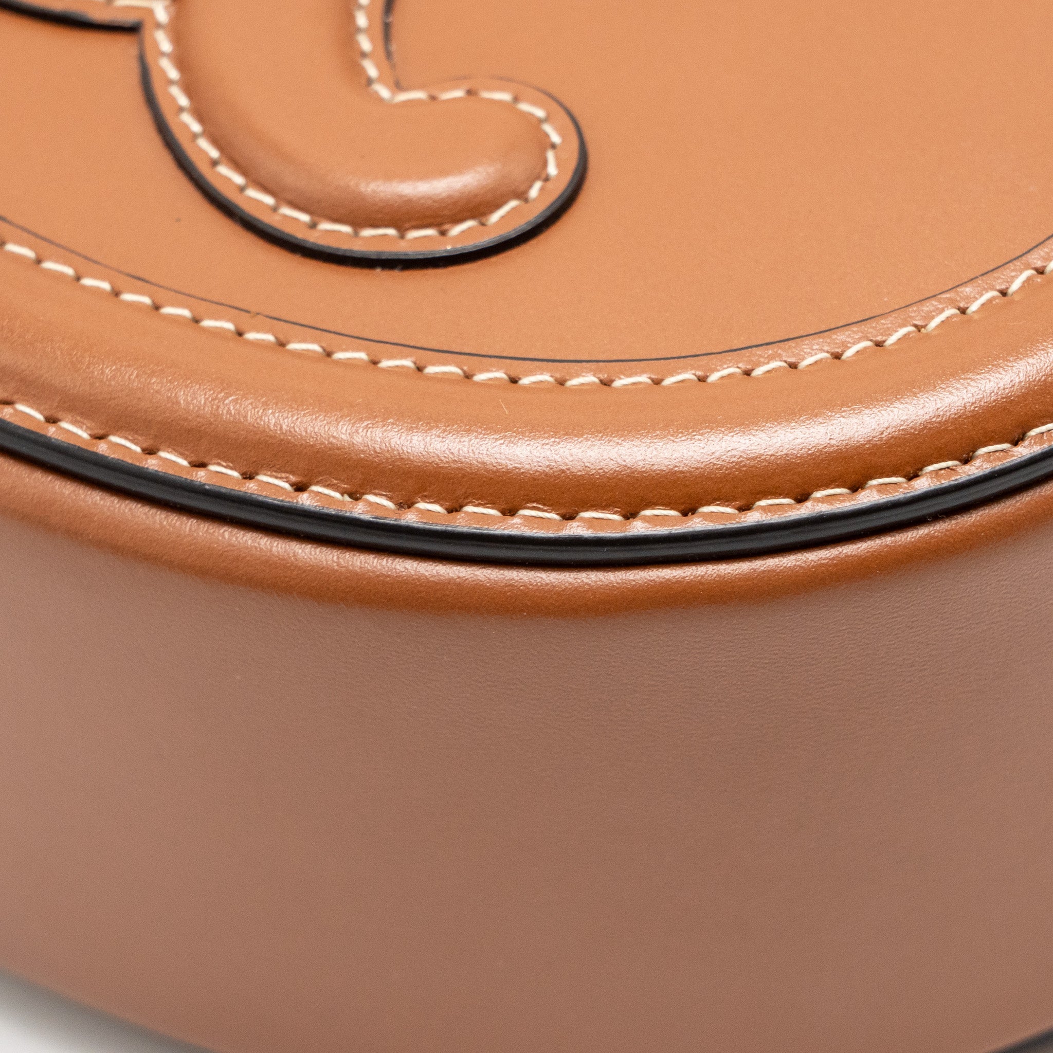 CELINE OVAL BAG TRIOMPHE SMOOTH CALFSKIN TAN GHW
