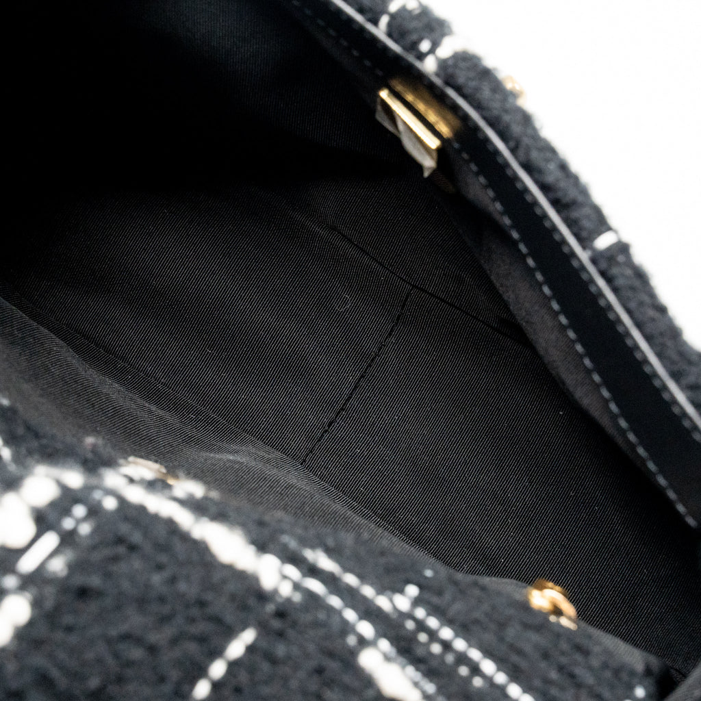 CHANEL SMALL 19 BAG TWEED BLACK / WHITE MULTICOLOUR HARDWARE (MICROCHIP)
