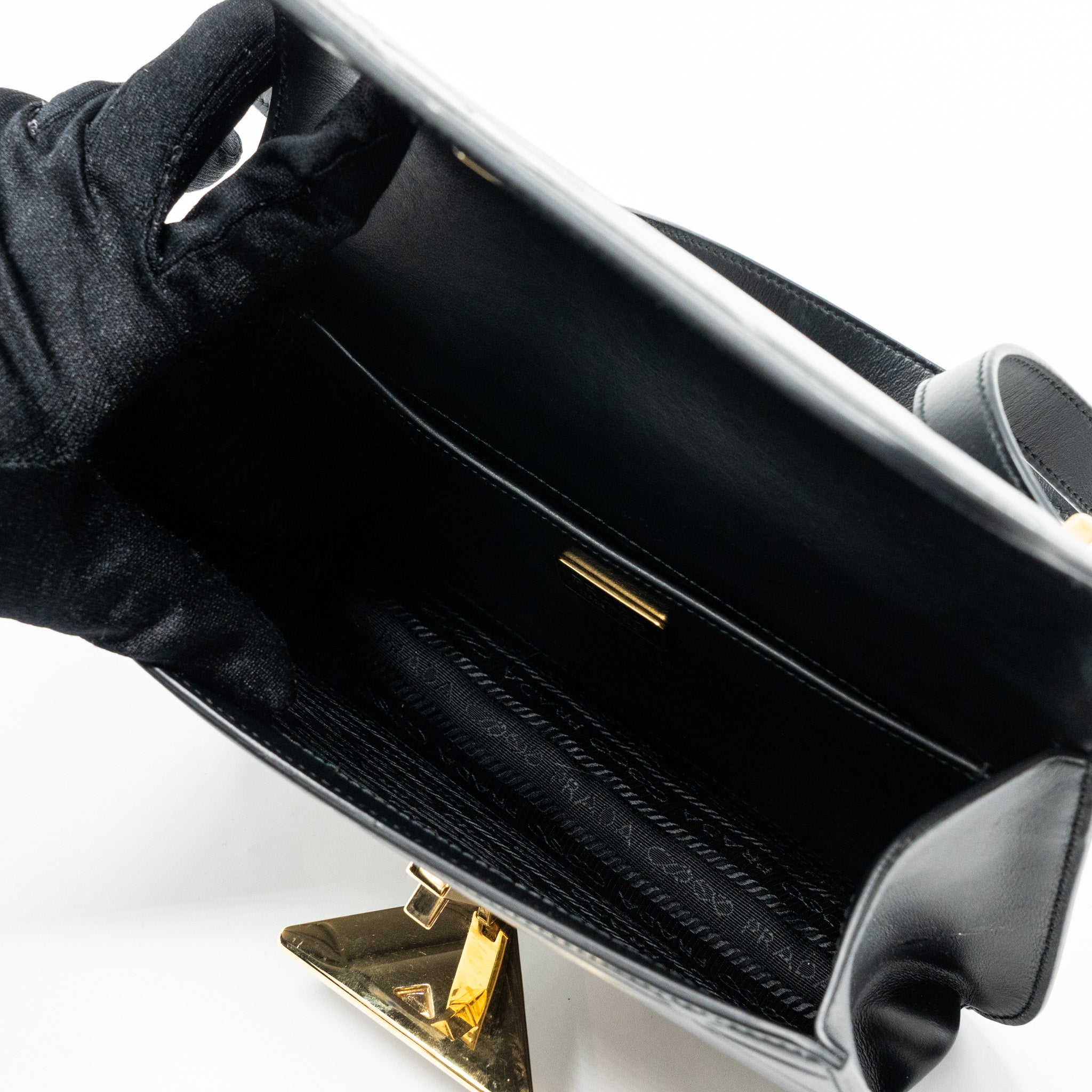 PRADA PATTINA IN PELLE CALFSKIN BLACK GHW
