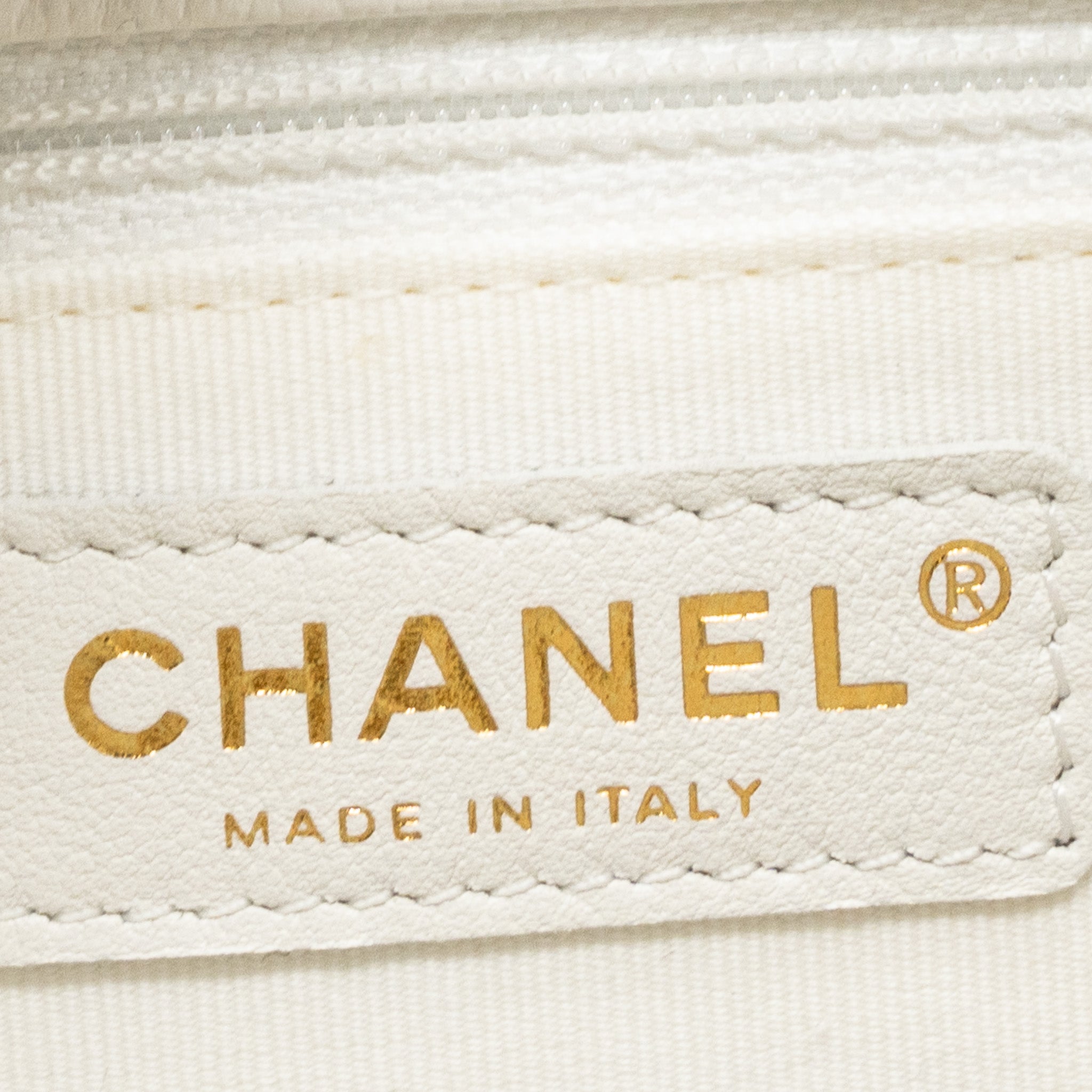 CHANEL 22S MINI BACKPACK GRAINED CALFSKIN WHITE LGHW(MICROCHIP)