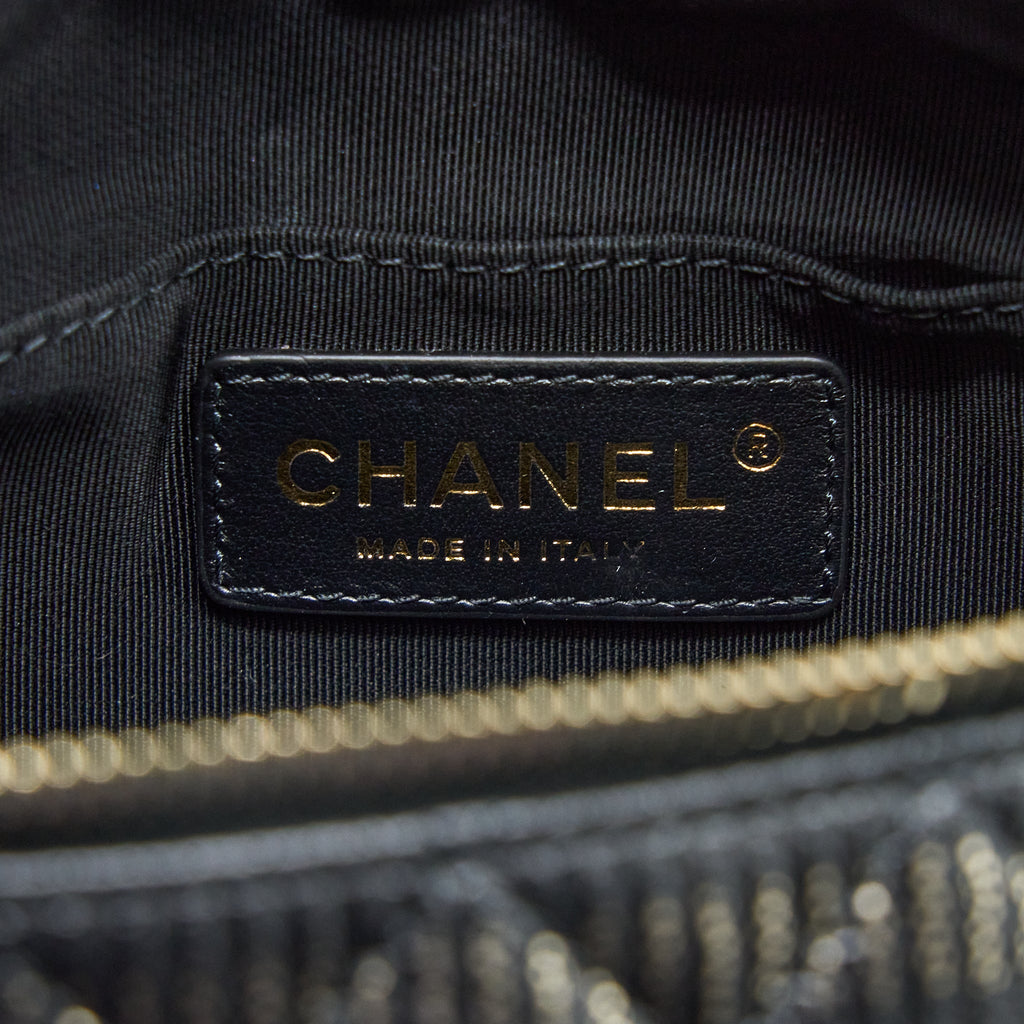 CHANEL SEASONAL WAIST BAG CALFSKIN BLACK/GOLD GHW