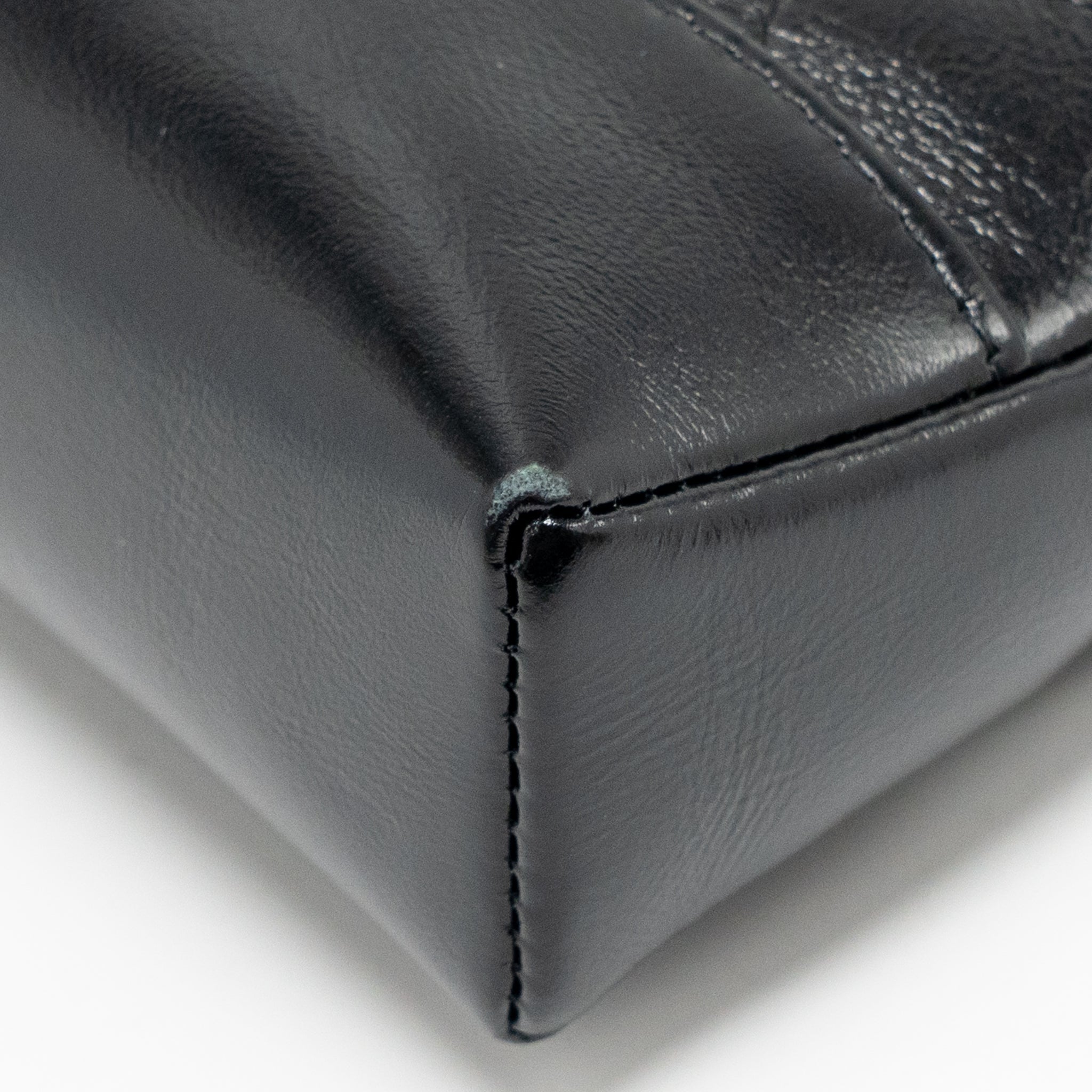 CHANEL 24C MINI 31 CLUTCH WITH CHAIN SHINY CALFSKIN BLACK LGHW (MICROCHIP)