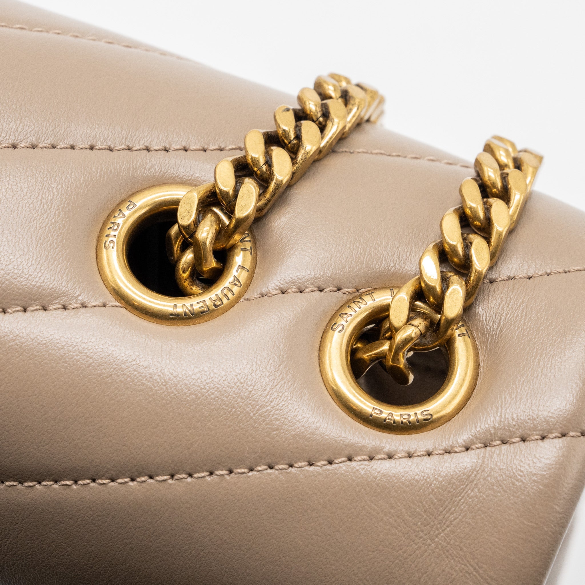 SAINT LAURENT MEDIUM LOULOU SHOULDER BAG BEIGE GHW