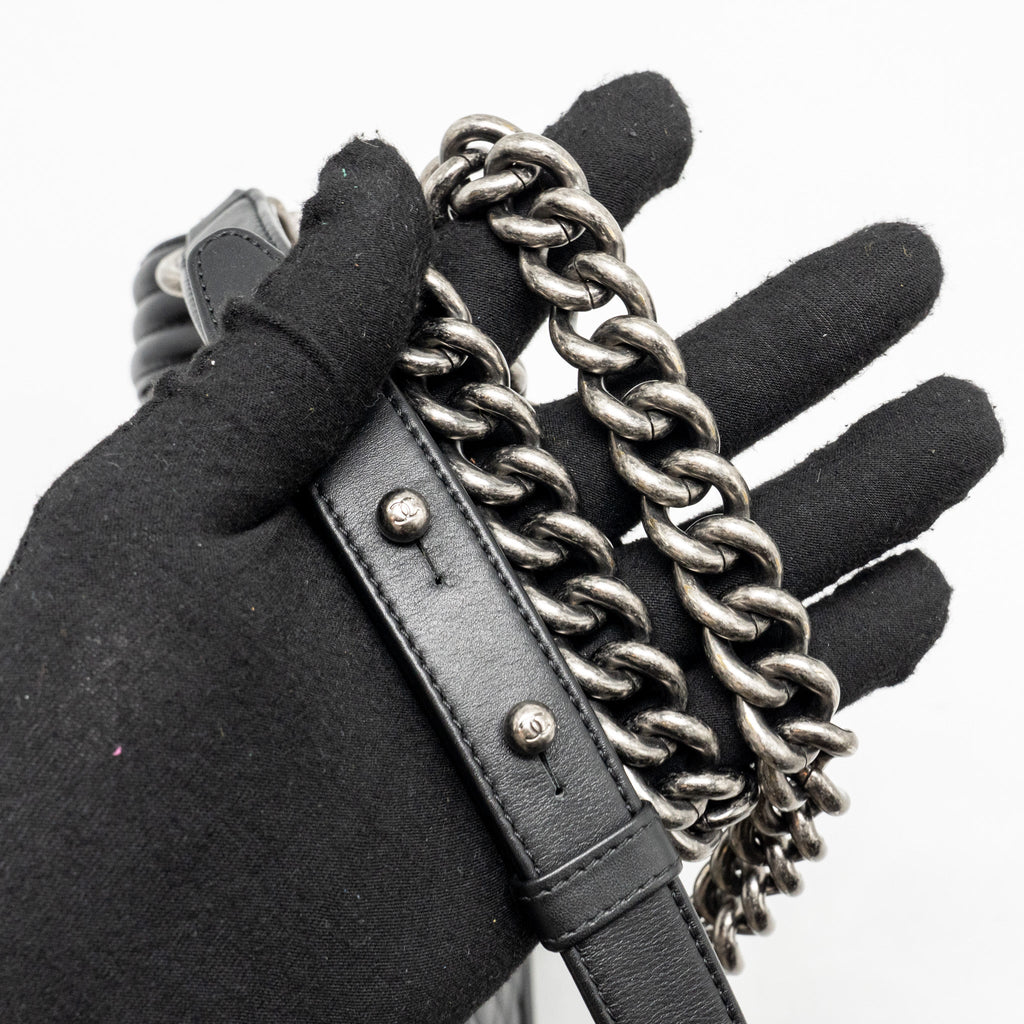 CHANEL MEDIUM BOY BAG CALFSKIN BLACK RUTHENIUM SHW