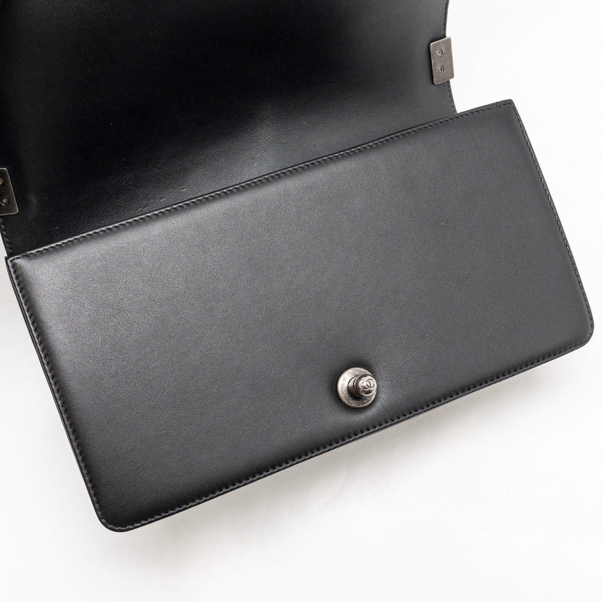 CHANEL MEDIUM BOY BAG CALFSKIN BLACK RUTHENIUM SHW
