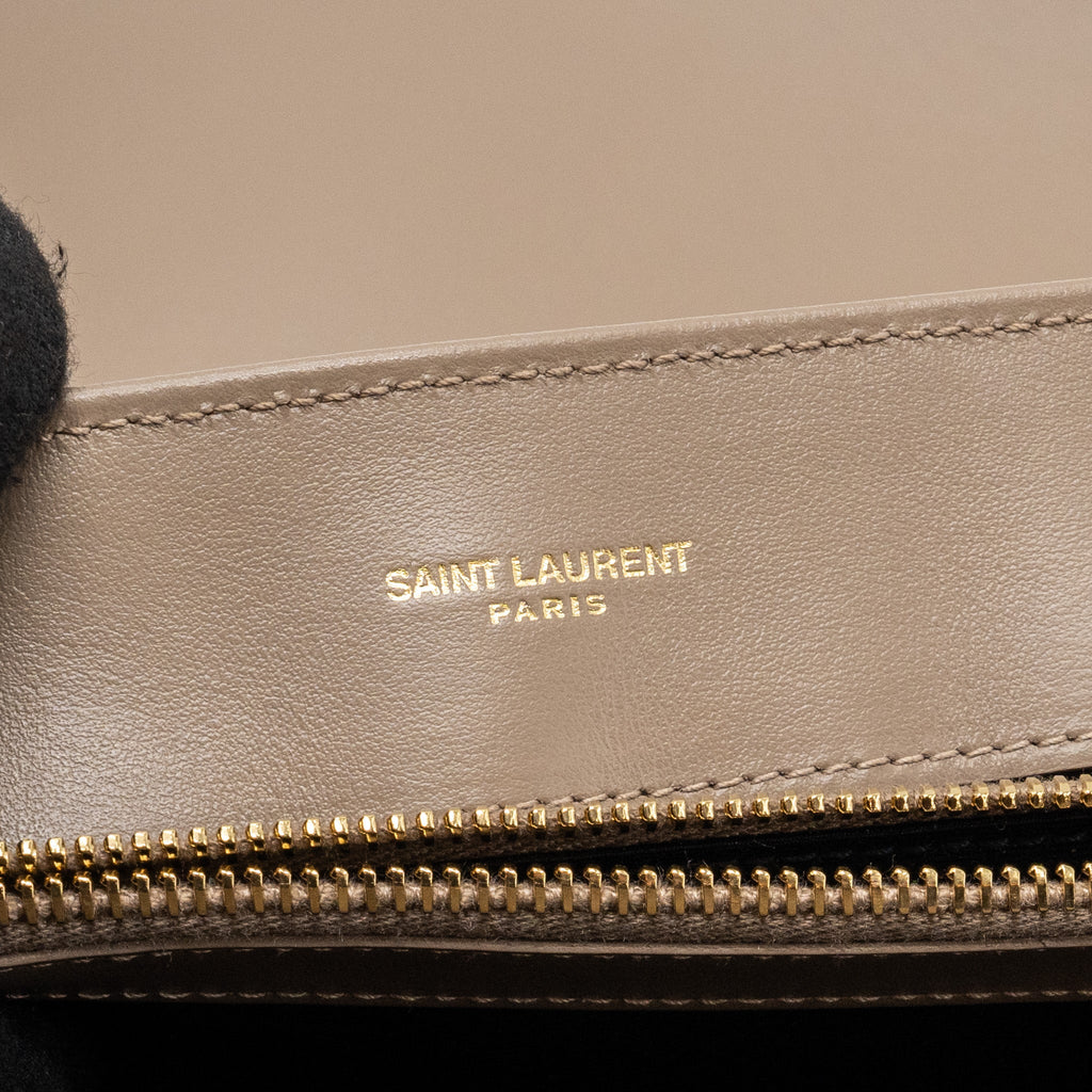 SAINT LAURENT MEDIUM LOULOU SHOULDER BAG BEIGE GHW
