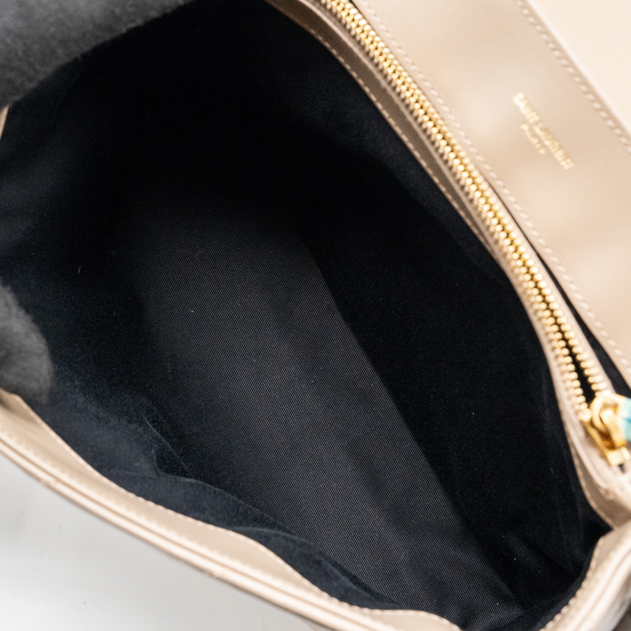SAINT LAURENT MEDIUM LOULOU SHOULDER BAG BEIGE GHW