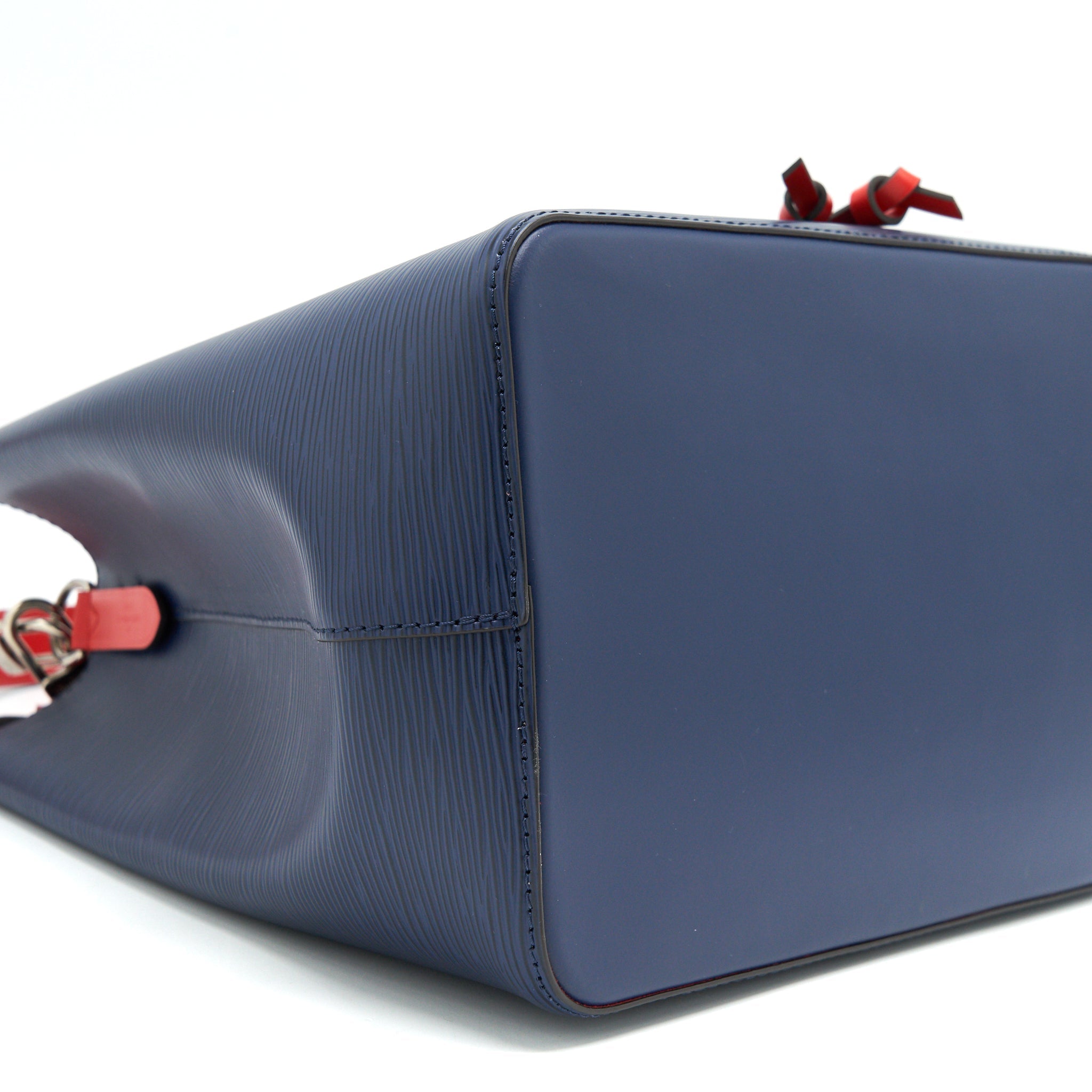 LOUIS VUITTON NEONOE MM EPI LEATHER INDIGO