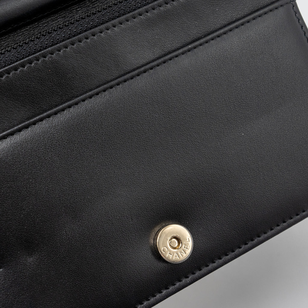 CHANEL BOY WALLET ON CHAIN CAVIAR BLACK LGHW (MICROCHIP)