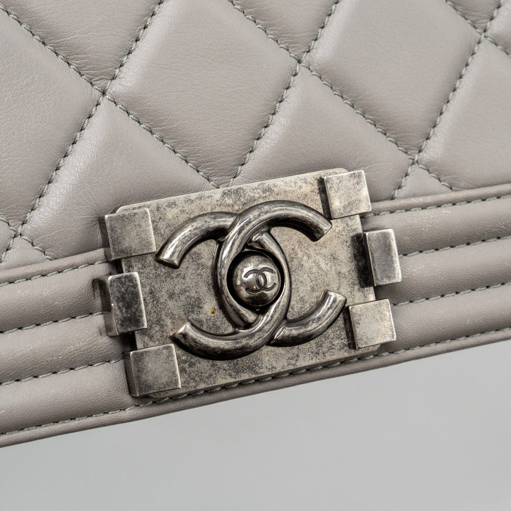CHANEL MEDIUM BOY BAG CALFSKIN GREY RUTHENIUM SILVER HARDWARE
