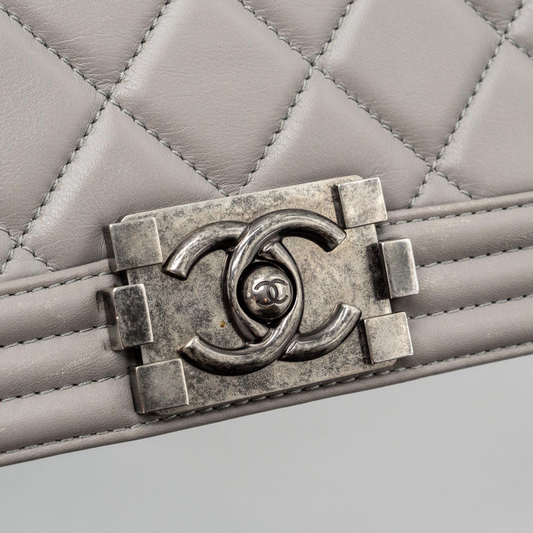 CHANEL MEDIUM BOY BAG CALFSKIN GREY RUTHENIUM SILVER HARDWARE