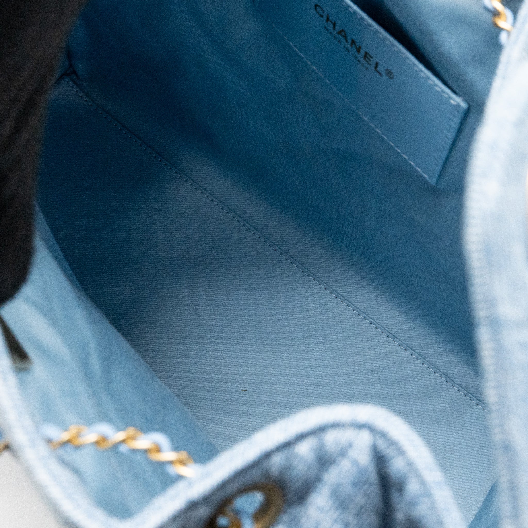 CHANEL 25 MEDIUM HANDBAG WASHED DENIM BLUE GHW (MICROCHIP)