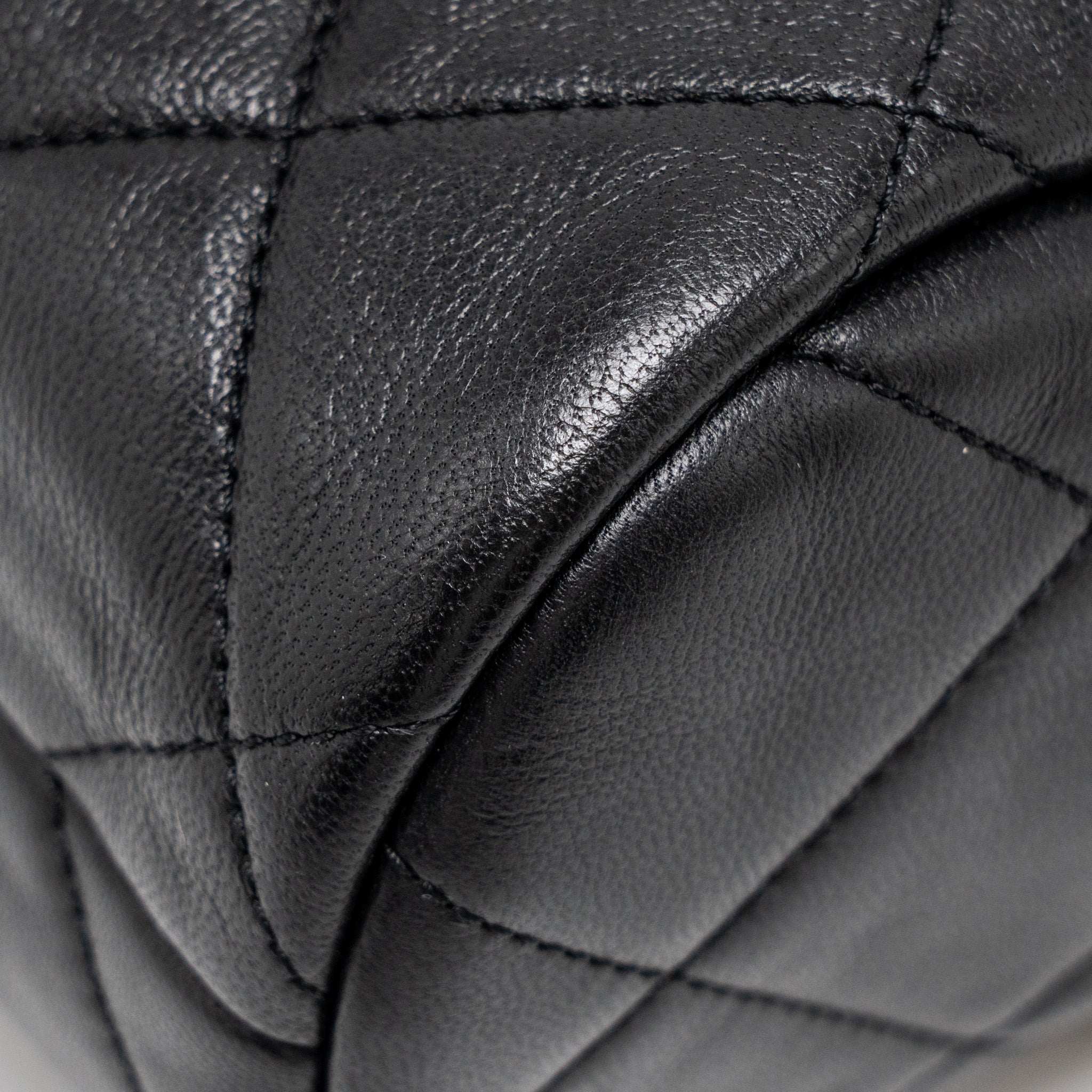 CHANEL 22A DETAIL CHAIN BOWLING BAG LAMBSKIN BLACK GHW (MICROCHIP)