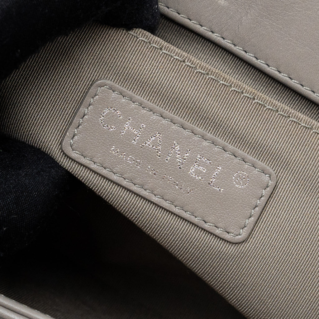 CHANEL MEDIUM BOY BAG CALFSKIN GREY RUTHENIUM SILVER HARDWARE