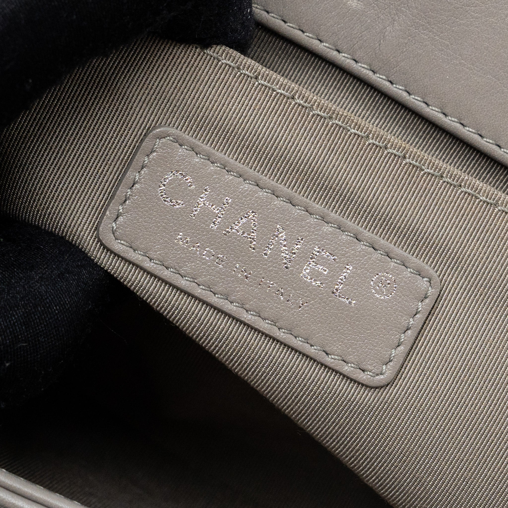 CHANEL MEDIUM BOY BAG CALFSKIN GREY RUTHENIUM SILVER HARDWARE