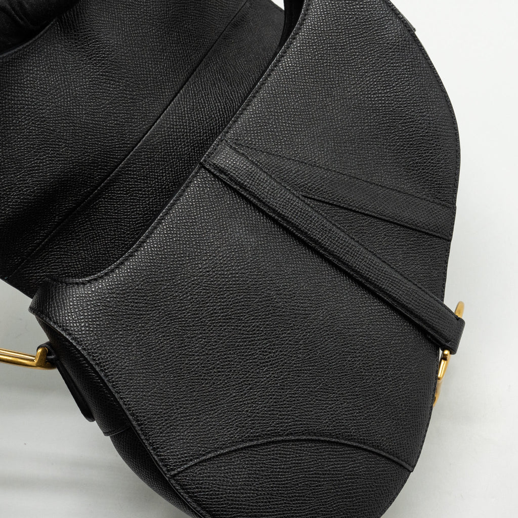 DIOR MEDIUM SADDLE GRAINED CALFSKIN BLACK GHW