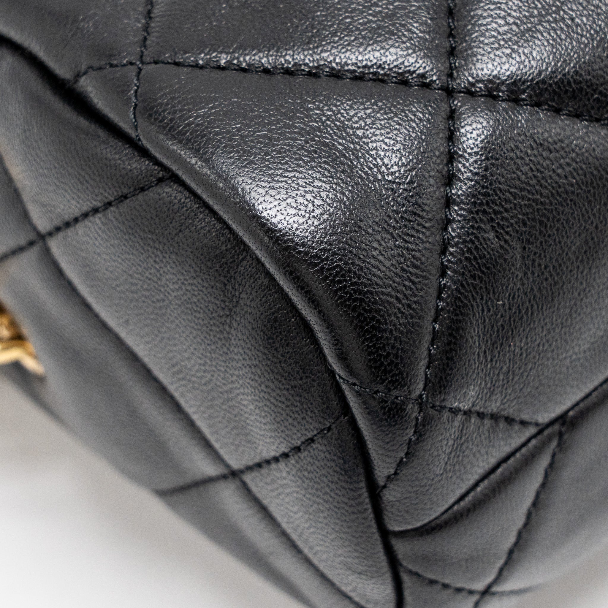 CHANEL 22A DETAIL CHAIN BOWLING BAG LAMBSKIN BLACK GHW (MICROCHIP)