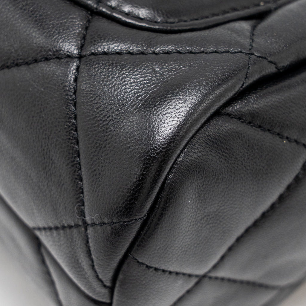 CHANEL 22A DETAIL CHAIN BOWLING BAG LAMBSKIN BLACK GHW (MICROCHIP)