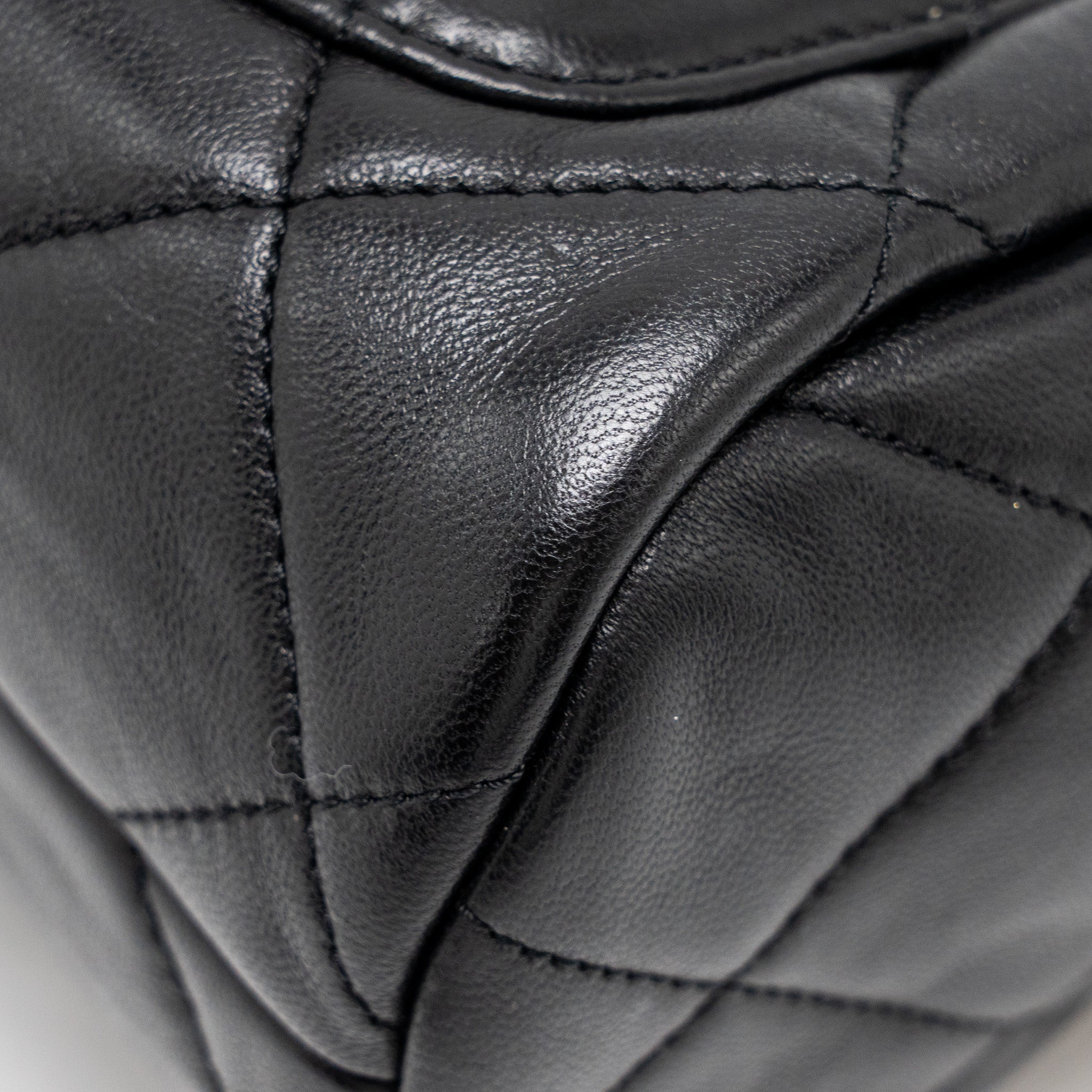 CHANEL 22A DETAIL CHAIN BOWLING BAG LAMBSKIN BLACK GHW (MICROCHIP)