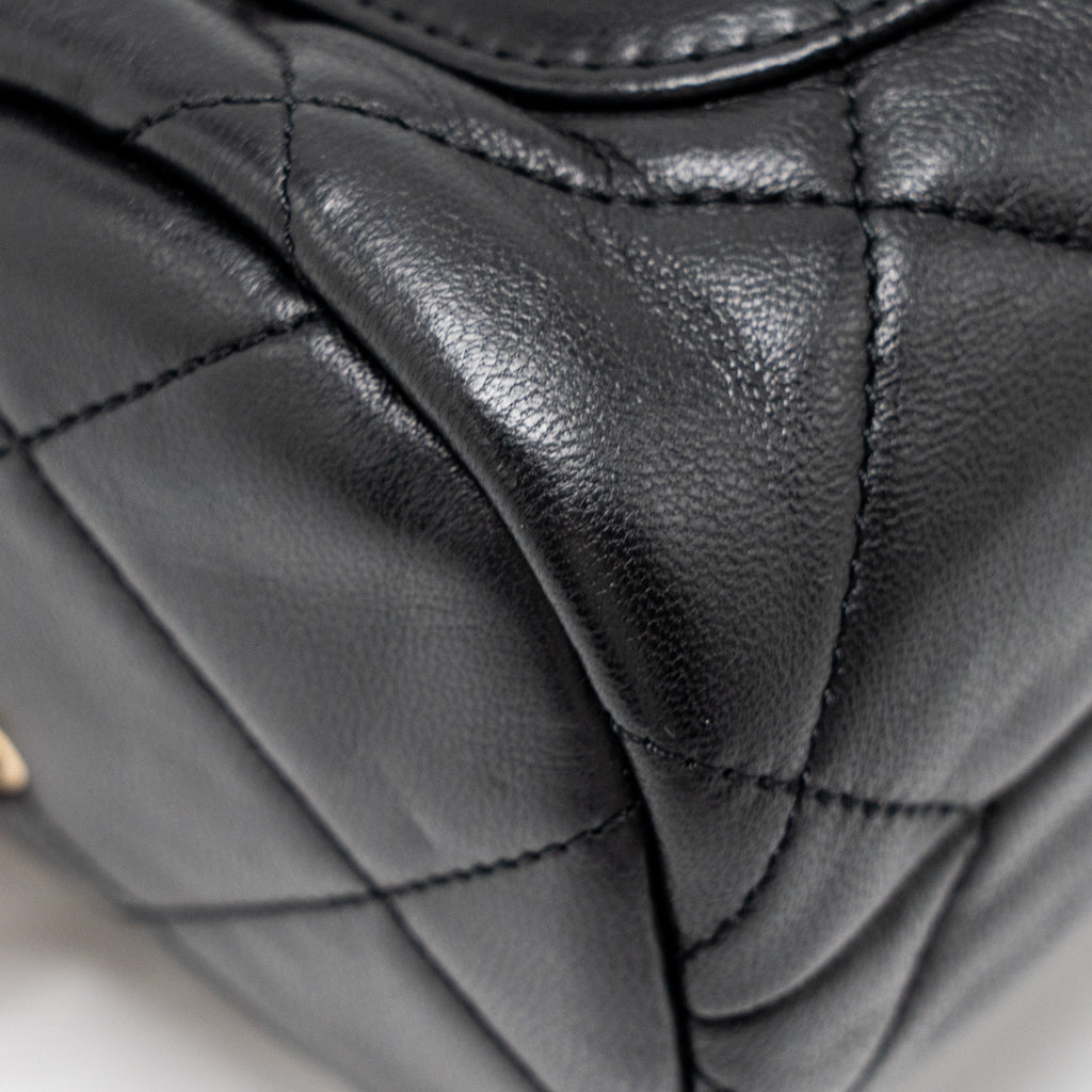 CHANEL 22A DETAIL CHAIN BOWLING BAG LAMBSKIN BLACK GHW (MICROCHIP)