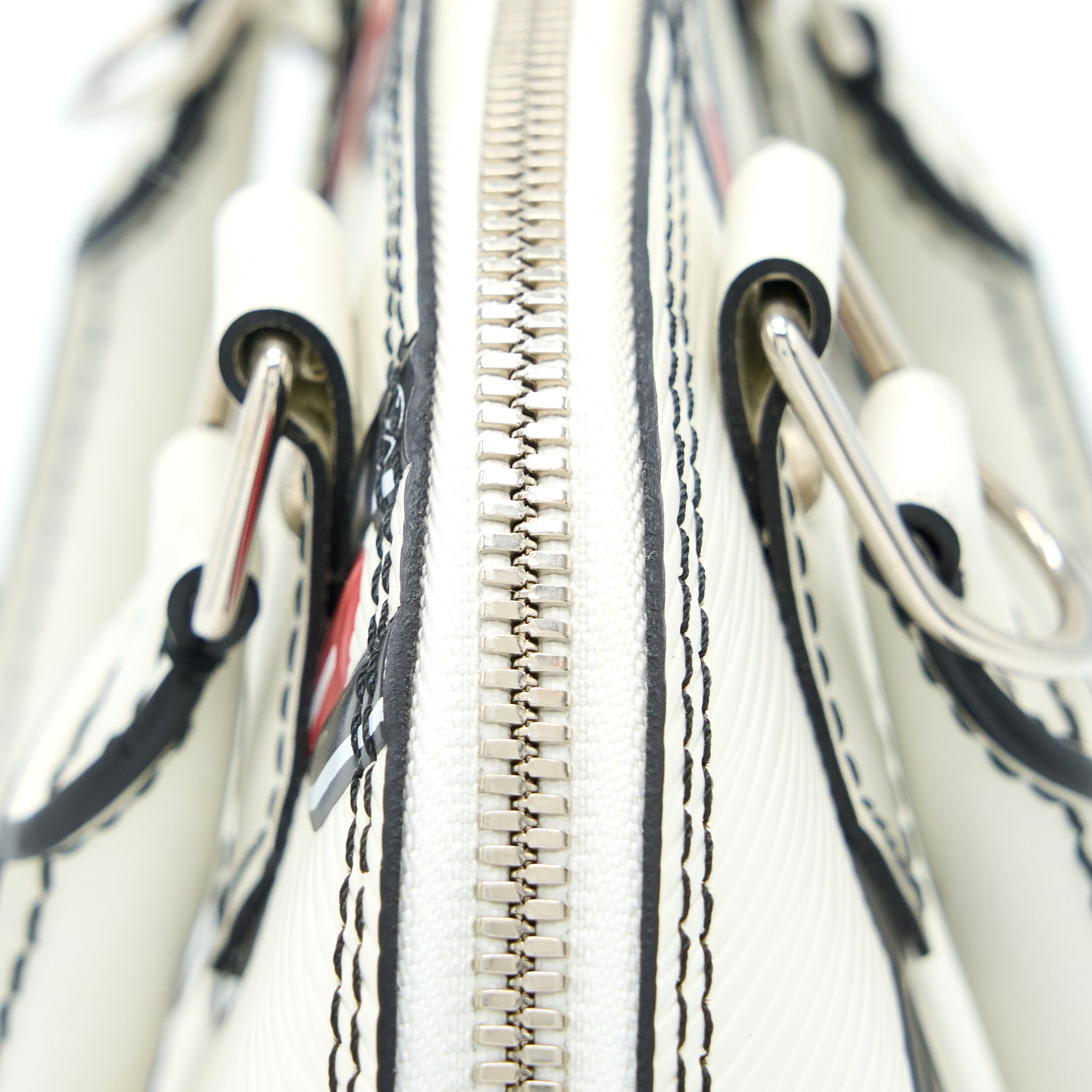 LOUIS VUITTON ALMA BB EN CUIR OCCASION EPI WHITE / BLACK WITH SHW